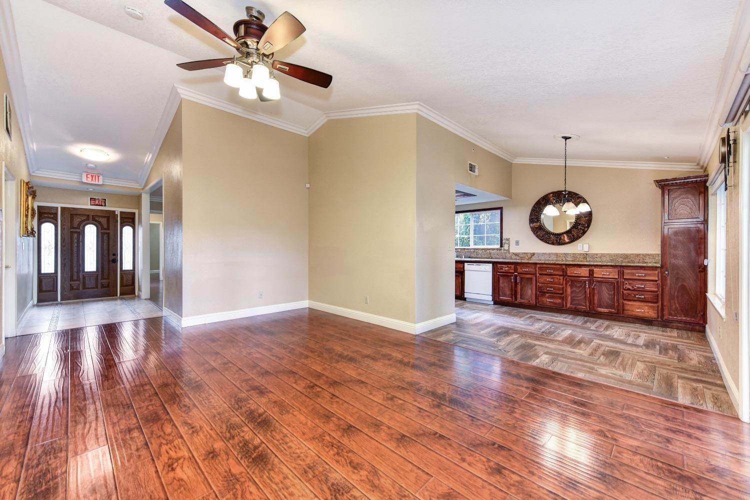 21. Single Family Homes for Active at 6613 Trilby Court Citrus Heights, California 95610 United States