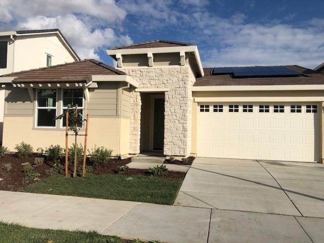 Single Family Homes 为 销售 在 4017 Oceanview Drive Rancho Cordova, 加利福尼亚州 95742 美国