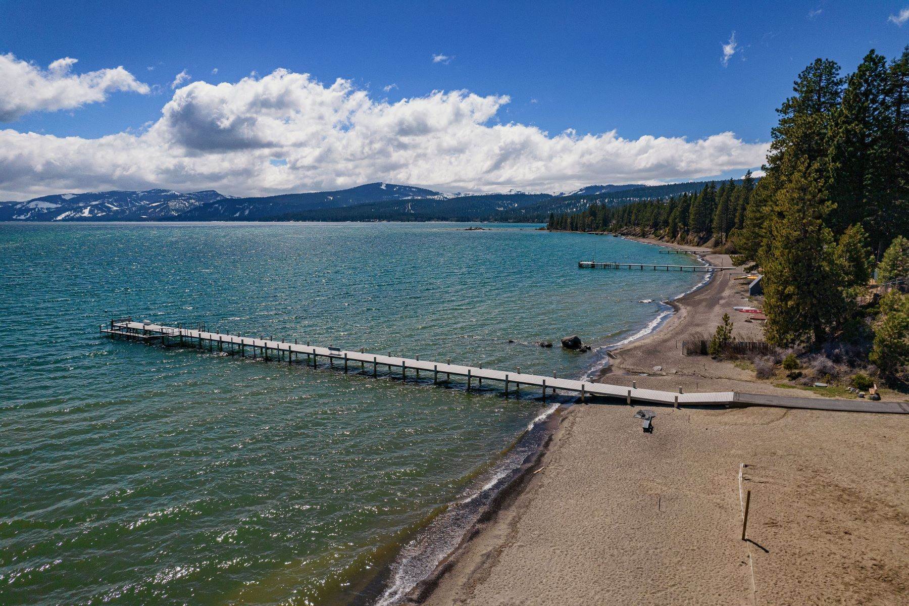 30. Single Family Homes for Active at Newer Dollar Point Home at Lake Tahoe 164 Roundridge Road Tahoe City, California 96145 United States