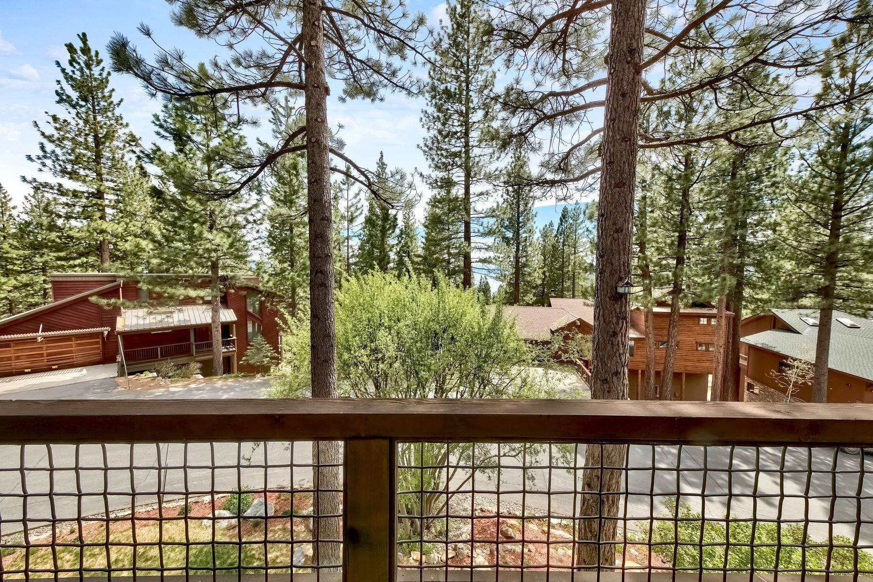 15. Single Family Homes for Active at Classic Tahoe Mountain Home 586 Rockrose Ct Incline Village, Nevada 89451 United States