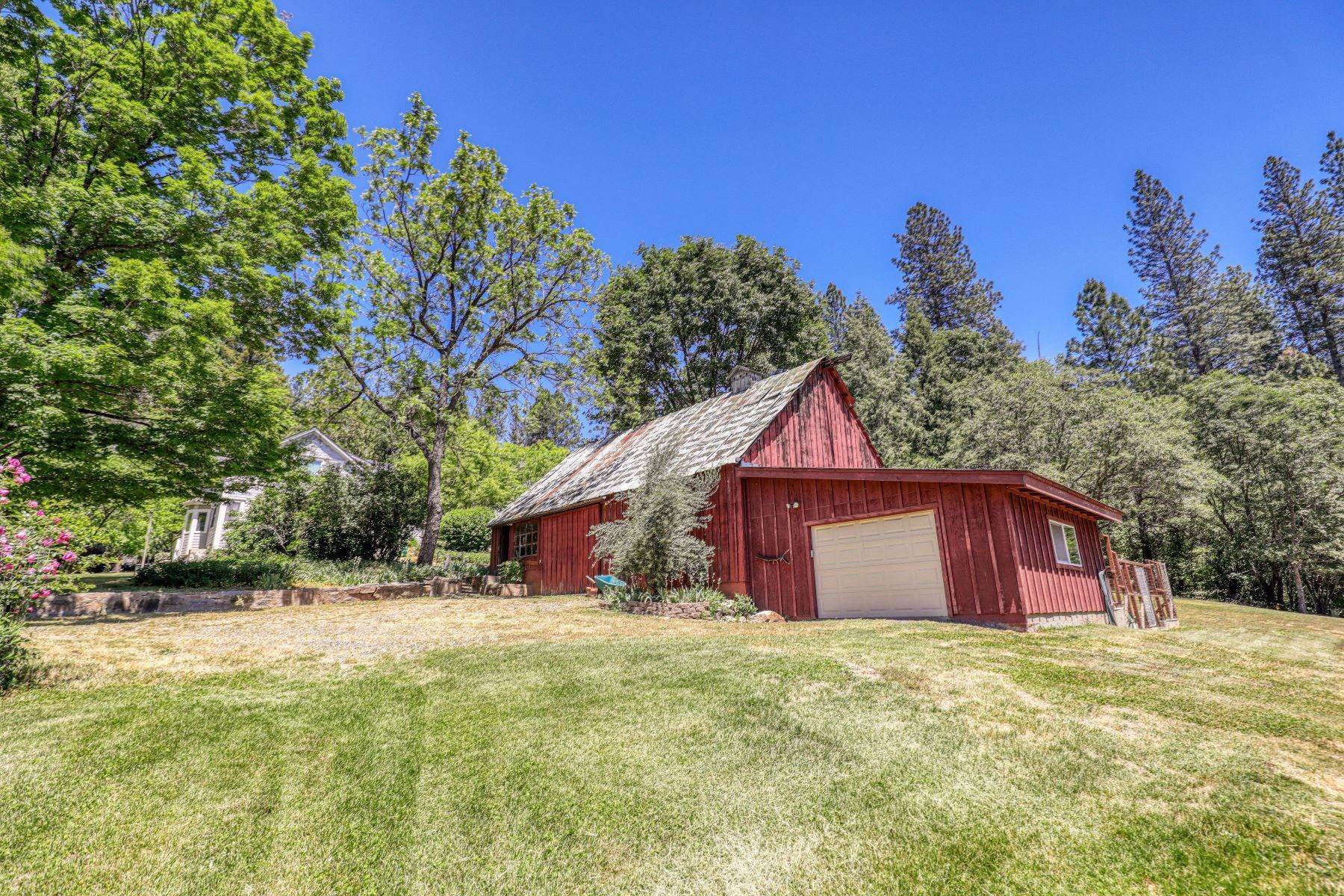 45. Single Family Homes for Active at Musician's Dream Home 11417 Red Dog Rd. Nevada City, California 95959 United States