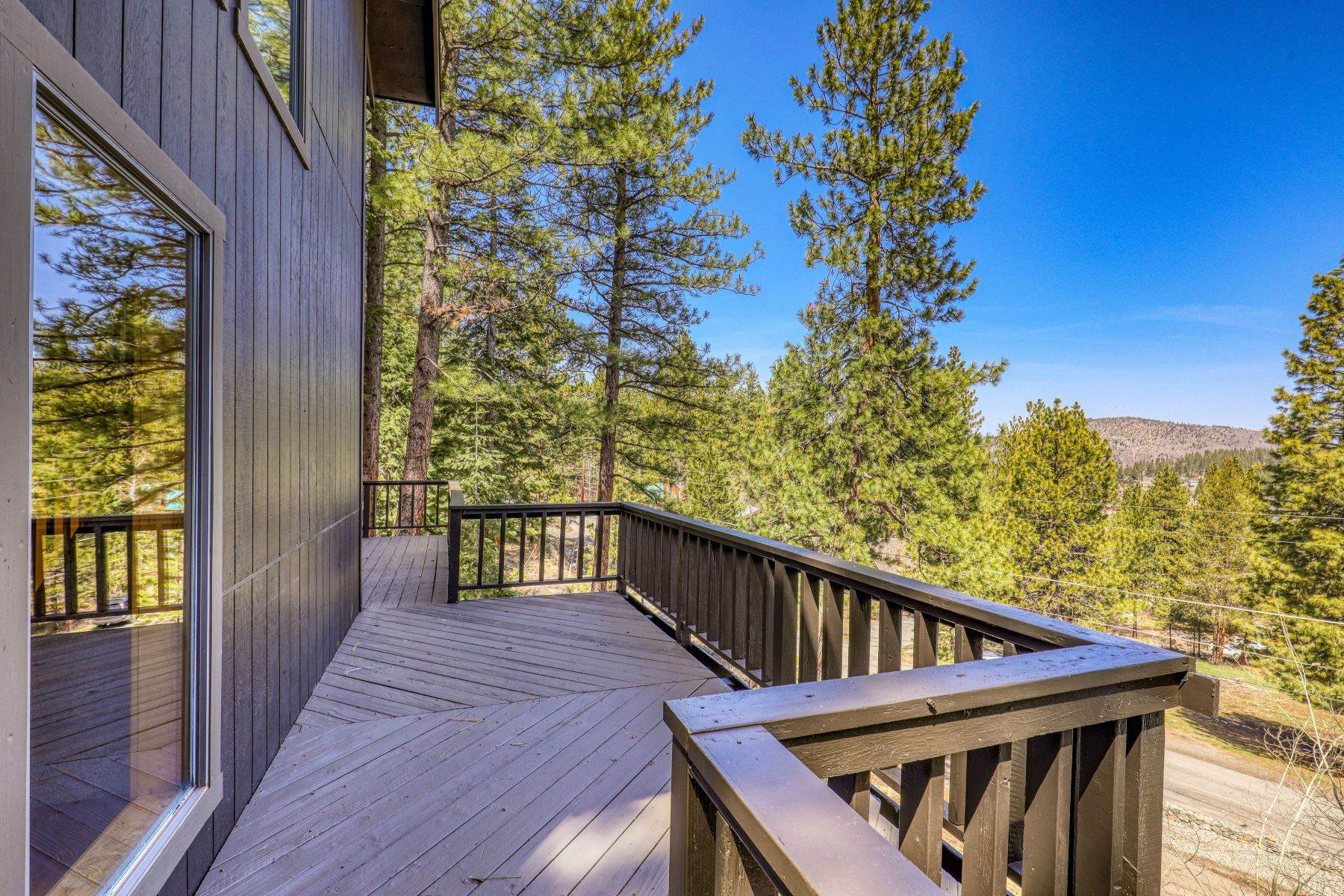 11. Single Family Homes for Active at Great Views and Value in Glenshire 15587 Donnington Lane Truckee, California 96161 United States