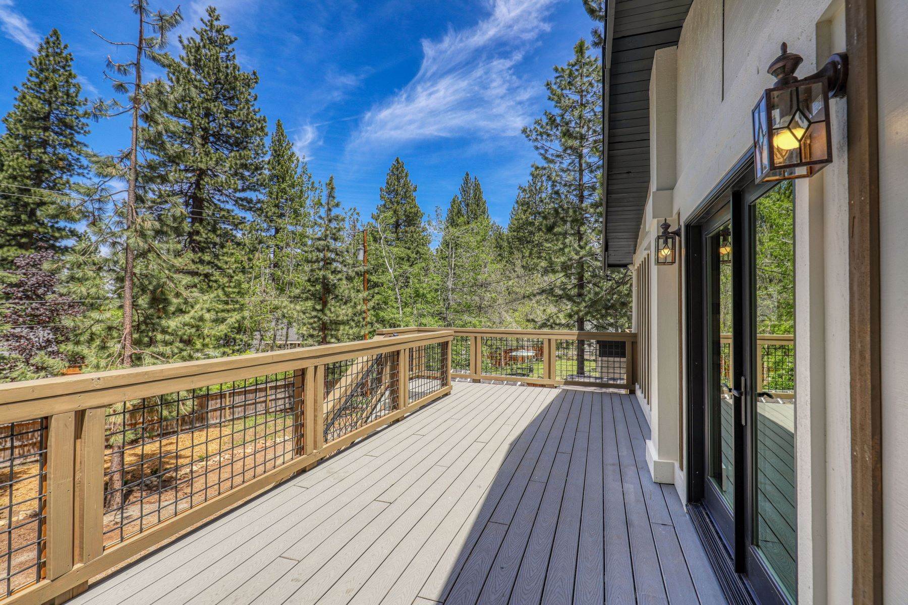 21. Single Family Homes for Active at 10836 Torrey Pines Road, Truckee, CA 96161 10836 Torrey Pines Road Truckee, California 96161 United States