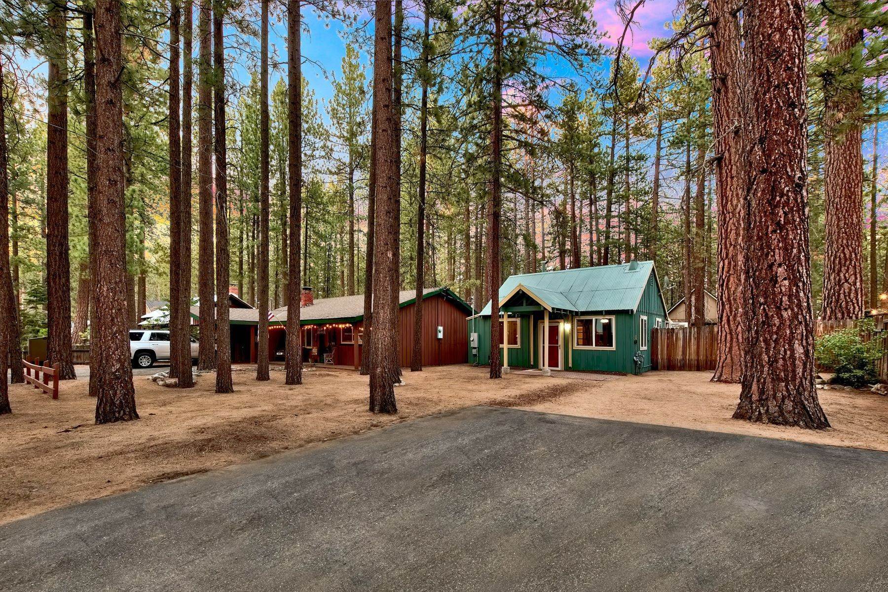 19. Single Family Homes for Active at Quintessential Tahoe Cabin 1145 Long Valley Ave South Lake Tahoe, California 96150 United States