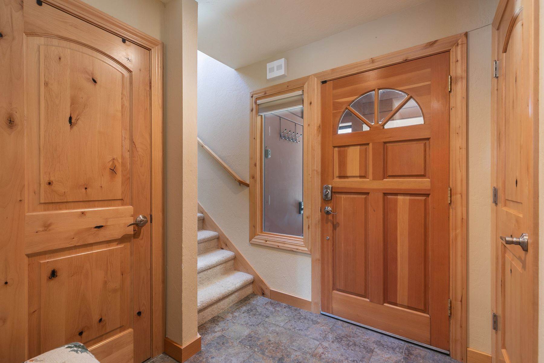 28. Townhouse for Active at Refurbished Condo Steps from Palisades Tahoe Villages and Ski Lifts 1560 Olympic Valley Rd, #3 Olympic Valley, California 96146 United States