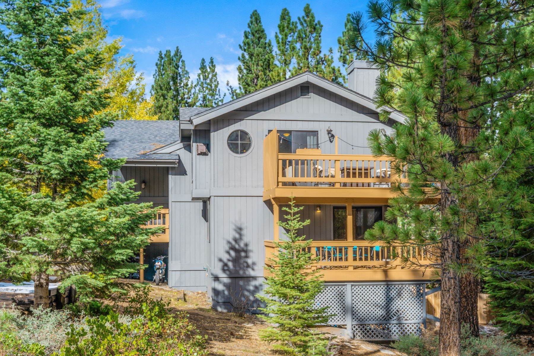 24. Single Family Homes for Active at Alpine Living with an Urban Vibe 1137 Sundown Trail South Lake Tahoe, California 96150 United States