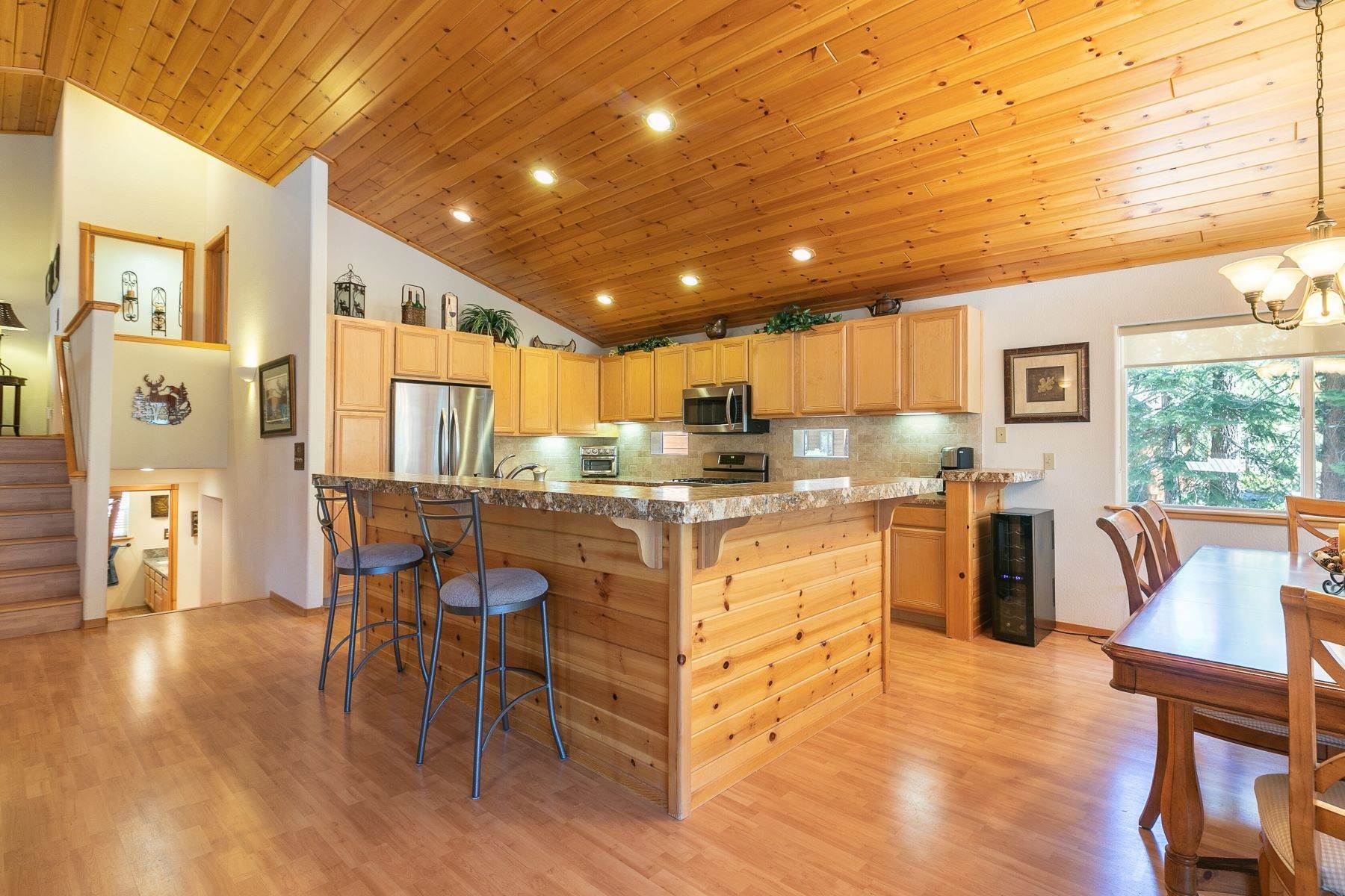 24. Single Family Homes for Active at Bright and Open Floor Plan 12150 Bennett Flat Rd Truckee, California 96161 United States