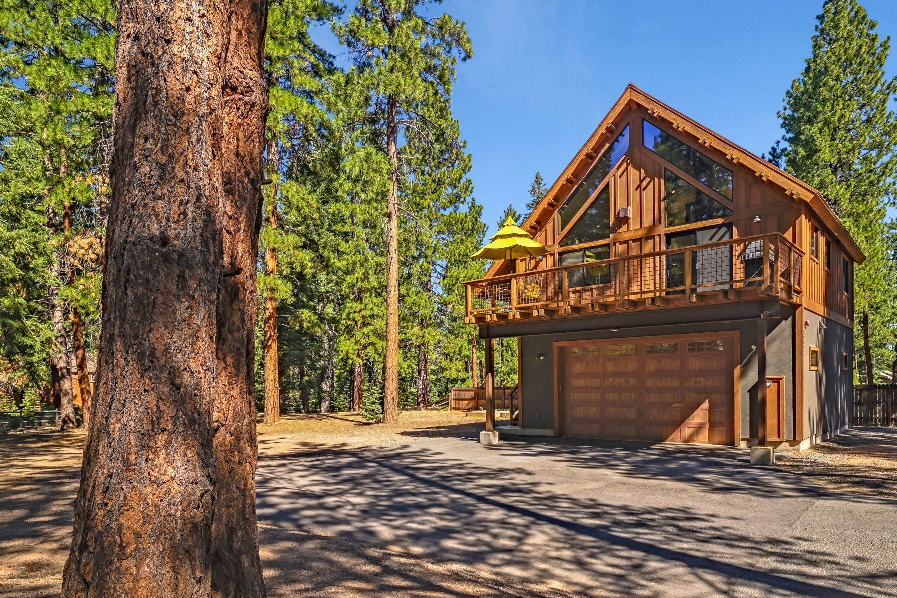 21. Single Family Homes for Active at Acreage Estate Opportunity 10854 Royal Crest Dr Truckee, California 96161 United States
