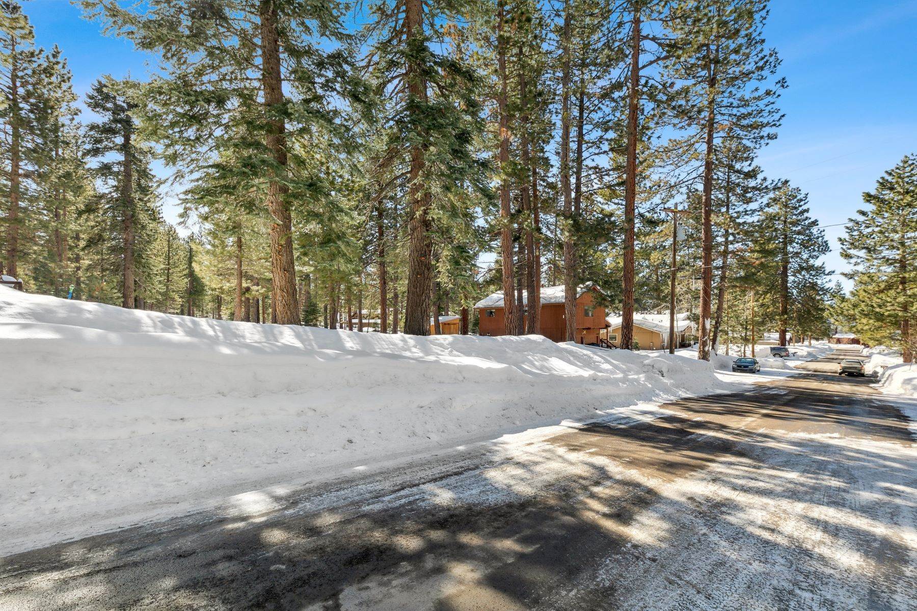8. Land for Active at Gorgeous forested lot 14853 Cavalier Rise Truckee, California 96161 United States