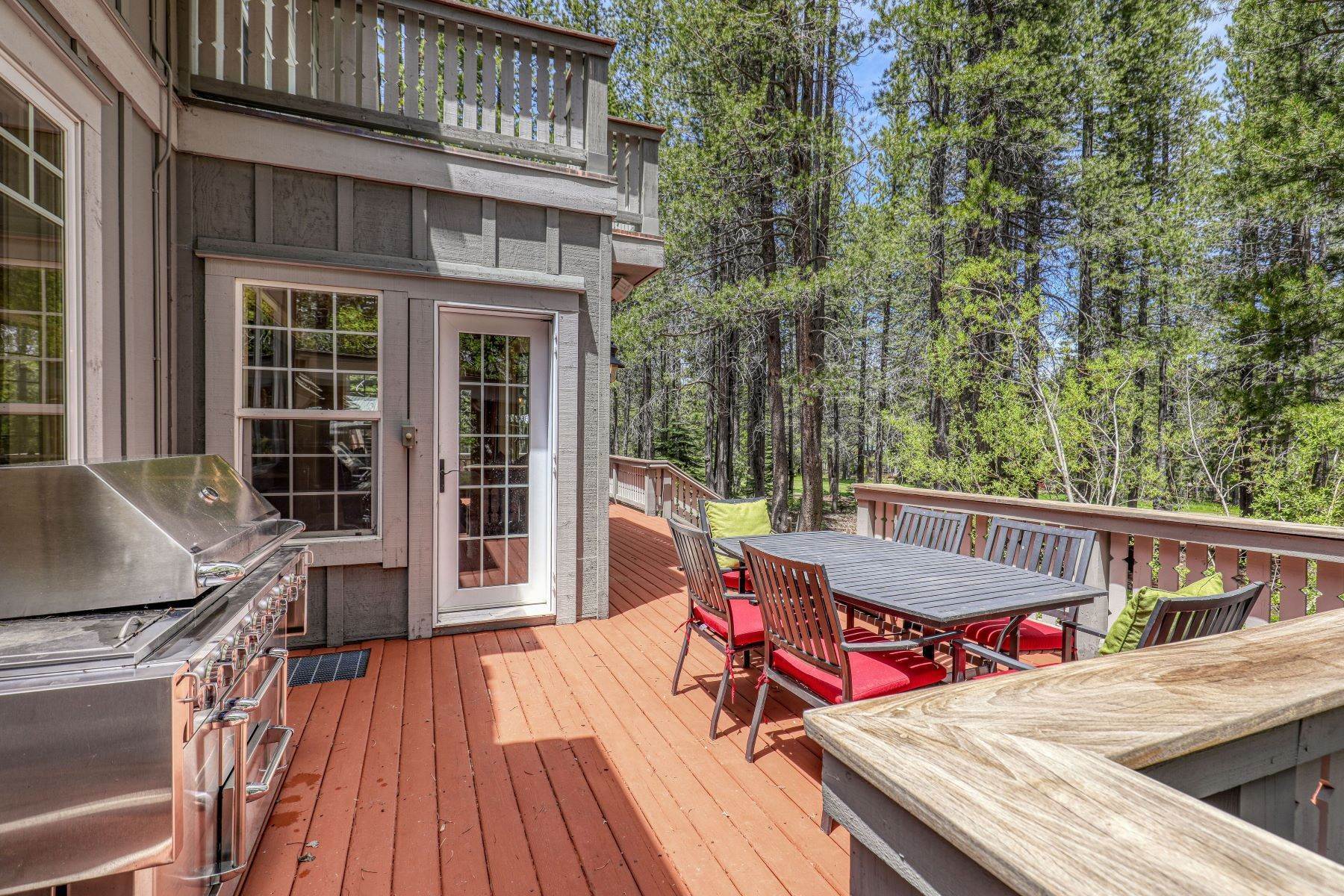 13. Single Family Homes for Active at Beautiful Tahoe Donner Home with Golf Course Views 14598 Davos Dr Truckee, California 96161 United States