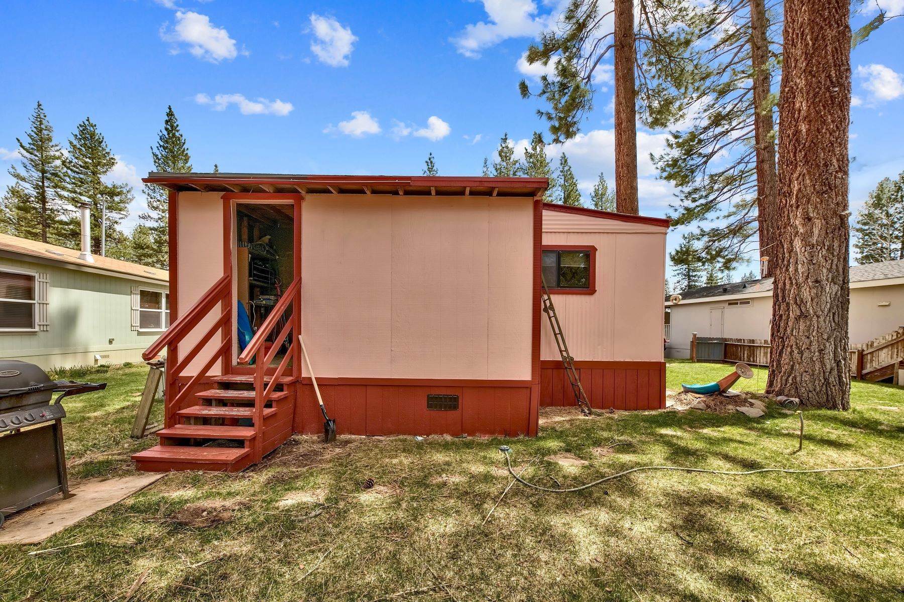 16. Property for Active at Coachland Mobile Home 10100 Pioneer Trail, #5 Truckee, California 96161 United States