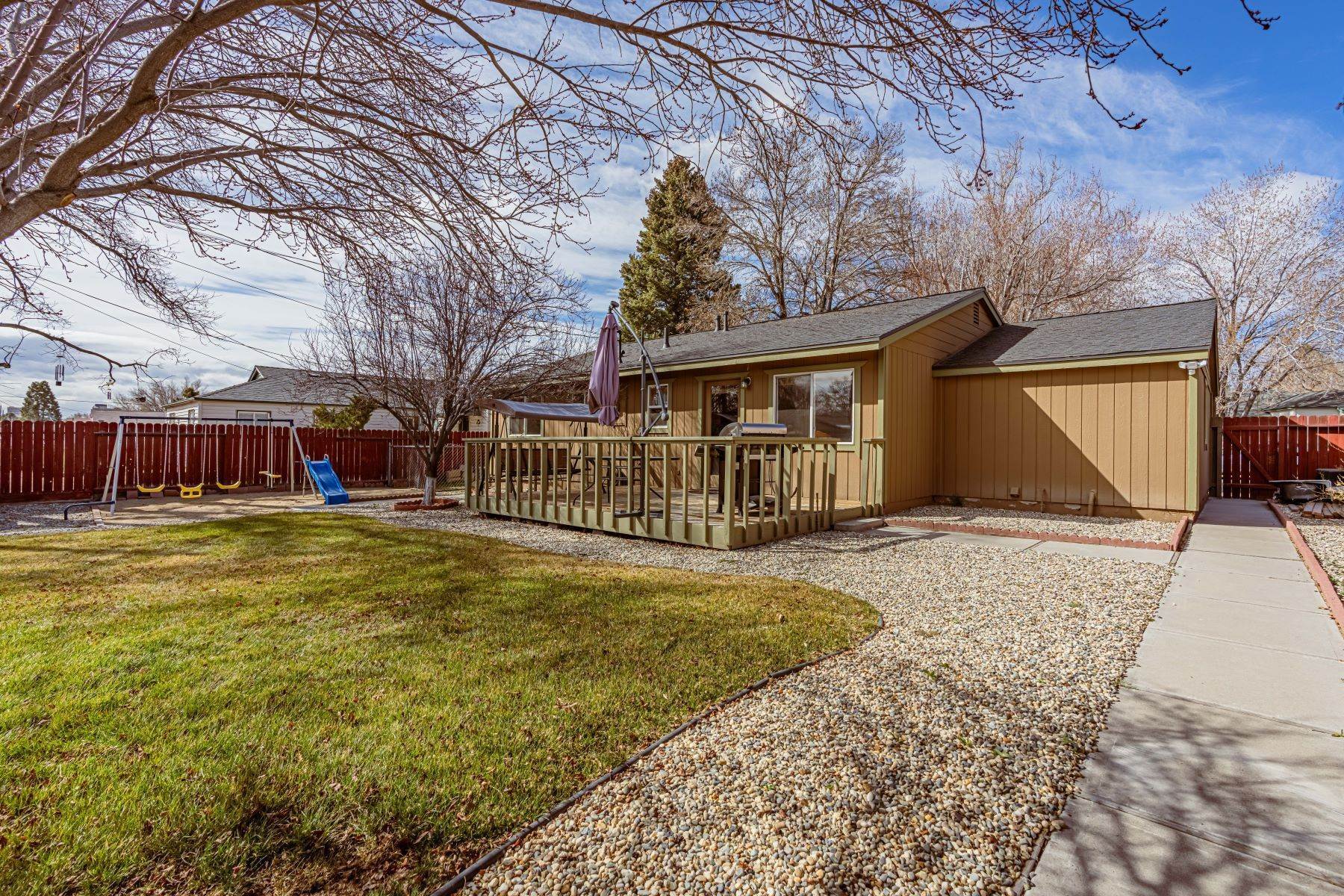 16. Single Family Homes for Active at Charming Home in Sparks 2460 11th Street Sparks, Nevada 89431 United States