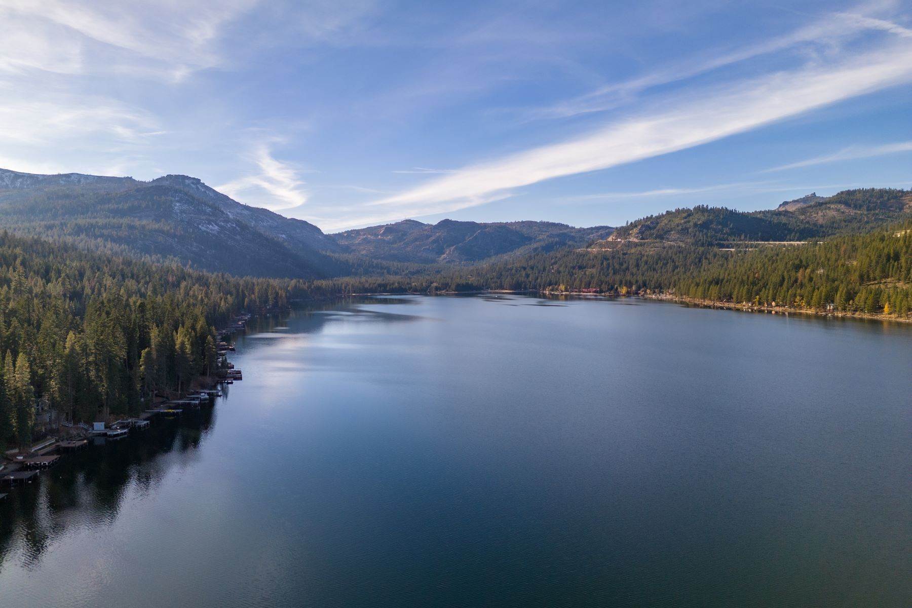 33. Single Family Homes for Active at Remodeled Donner Lake Lakefront 14254 South Shore Drive Truckee, California 96161 United States