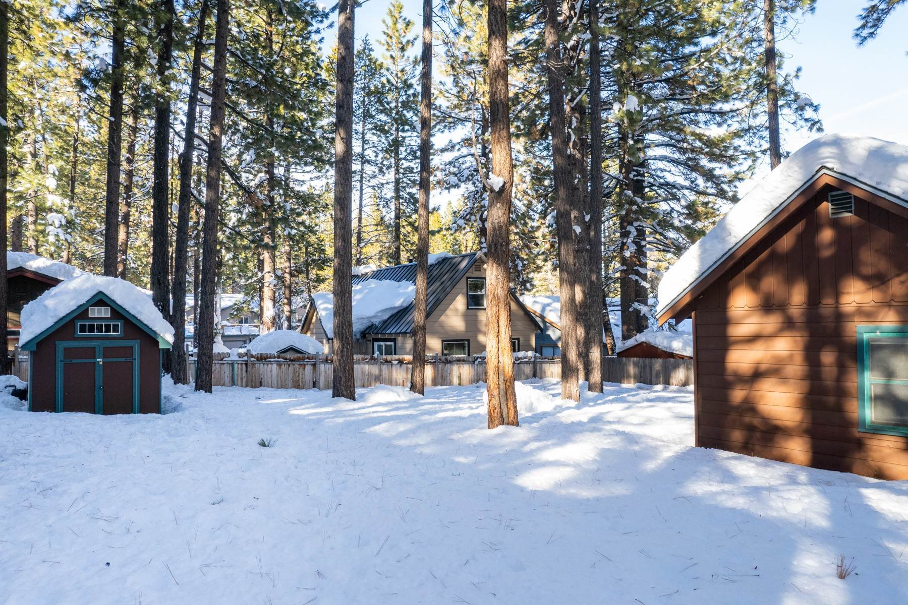 13. Single Family Homes for Active at Charming Cabin 3679 Larch Ave South Lake Tahoe, California 96150 United States