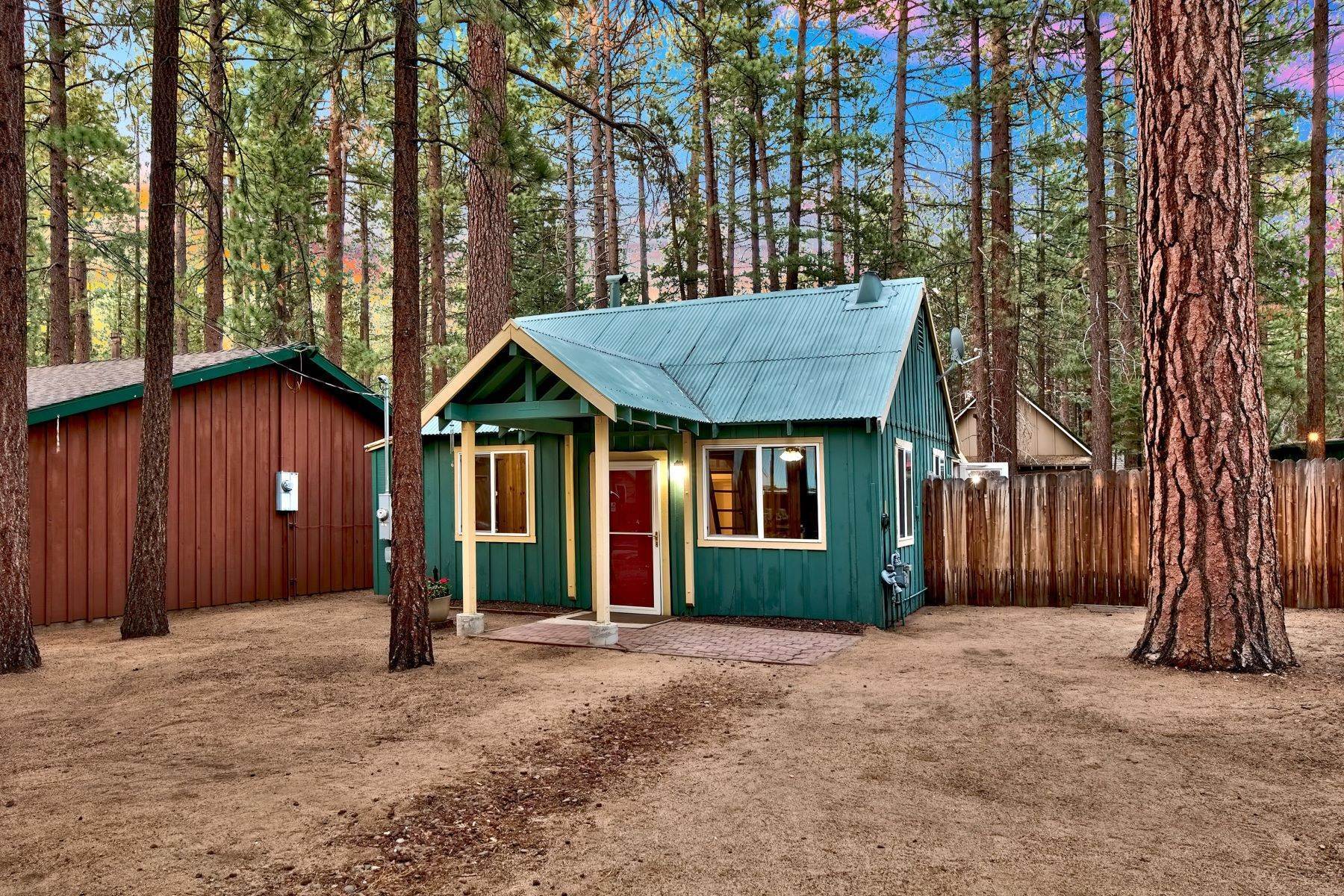 17. Single Family Homes for Active at Quintessential Tahoe Cabin 1145 Long Valley Ave South Lake Tahoe, California 96150 United States