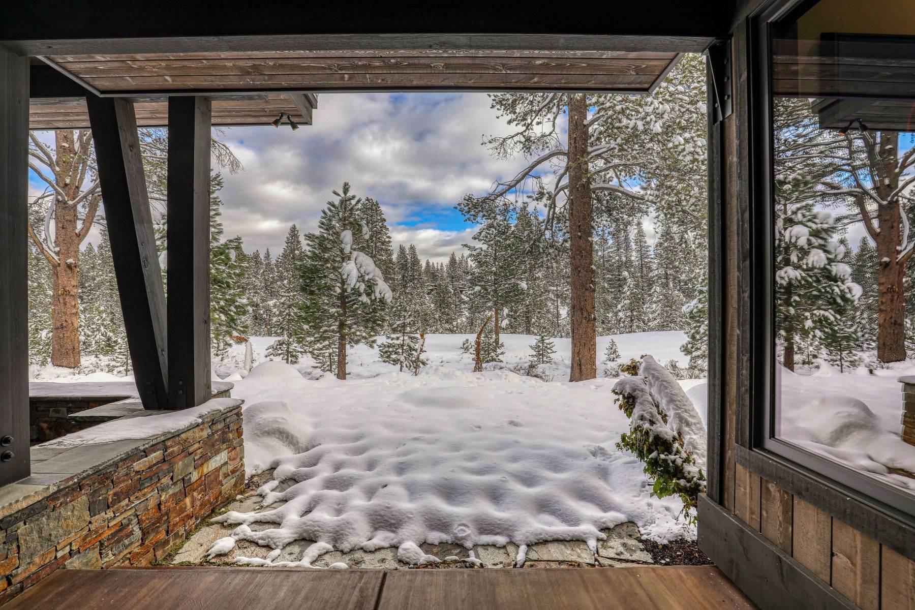 15. Single Family Homes for Active at Golf Course Setting 11631 Ghirard Rd Truckee, California 96161 United States