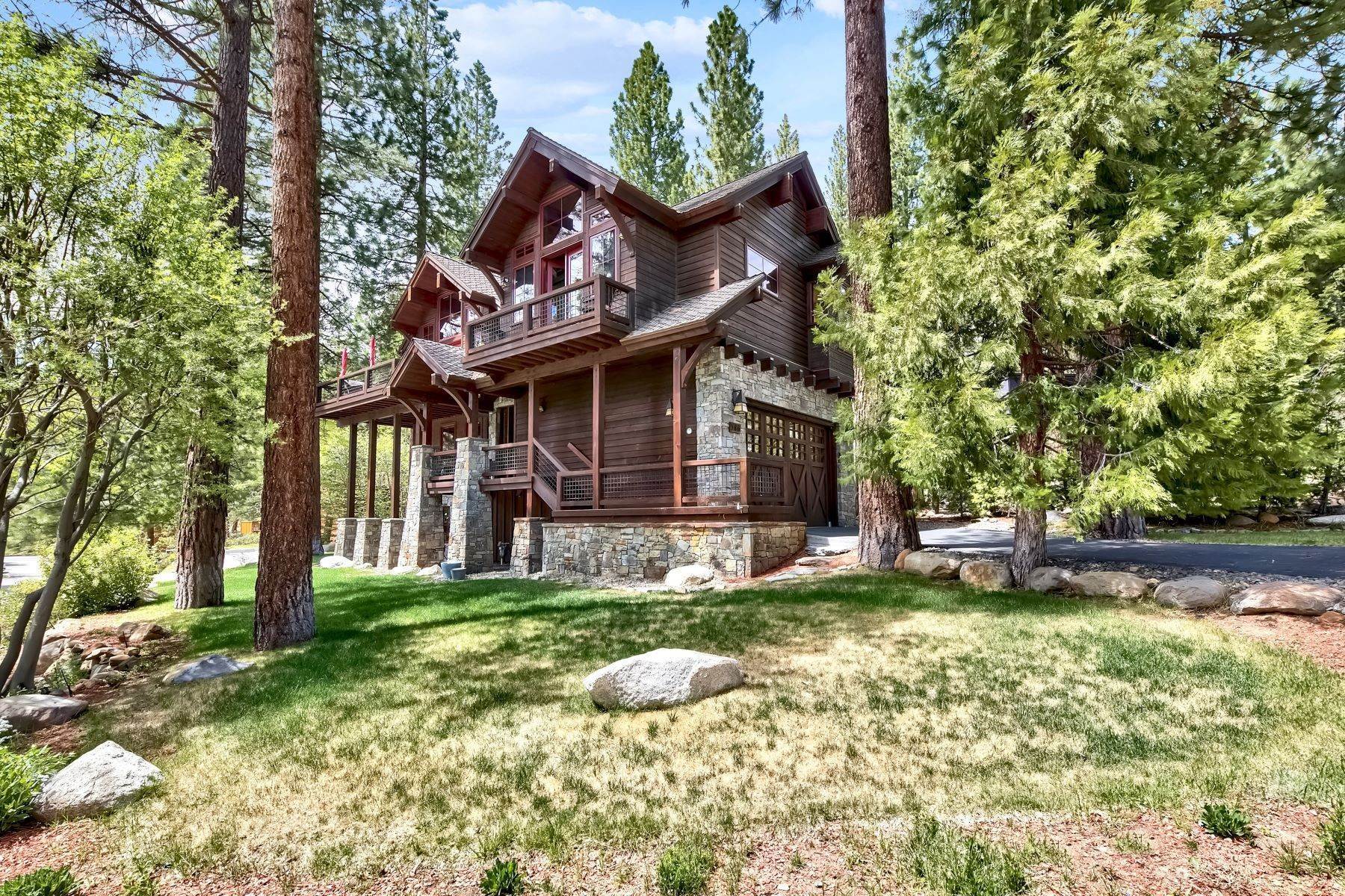 25. Single Family Homes for Active at Classic Tahoe Mountain Home 586 Rockrose Ct Incline Village, Nevada 89451 United States