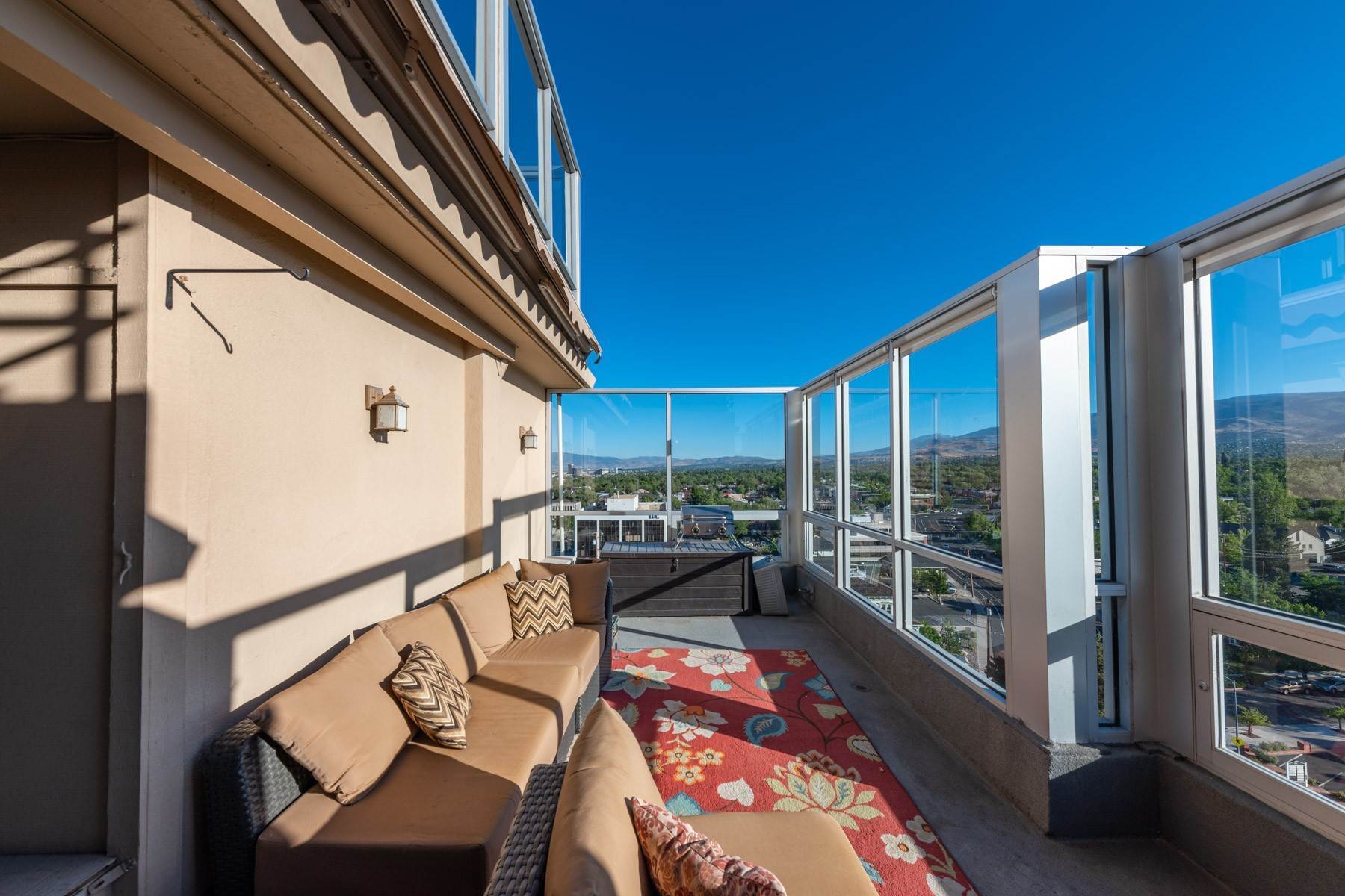 18. Condominiums for Active at Spectacular Views Luxury Penthouse 280 Island Ave, #1501 Reno, Nevada 89501 United States
