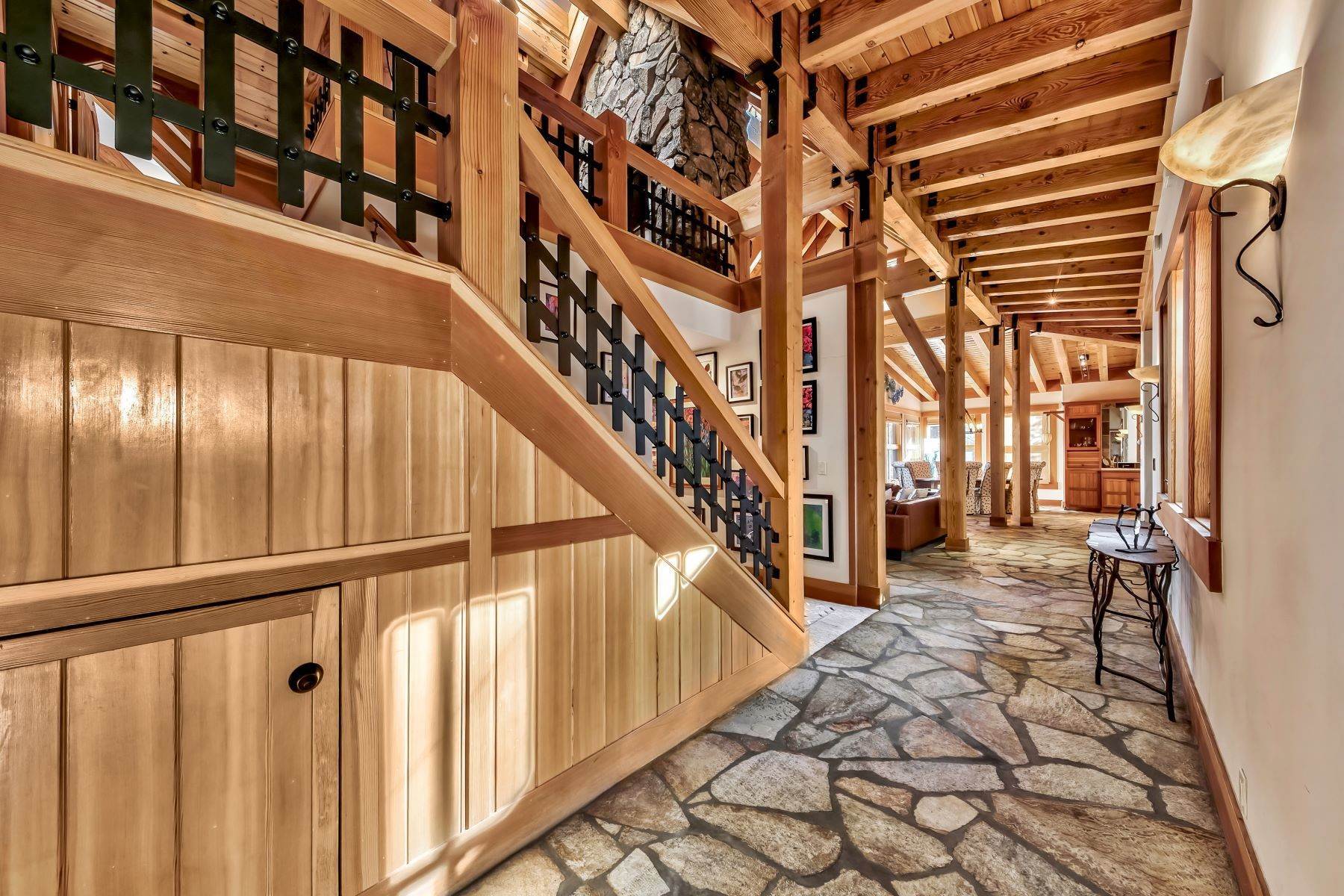 7. Single Family Homes for Active at Stunning Home in Lahontan 120 Bob Watson Truckee, California 96161 United States