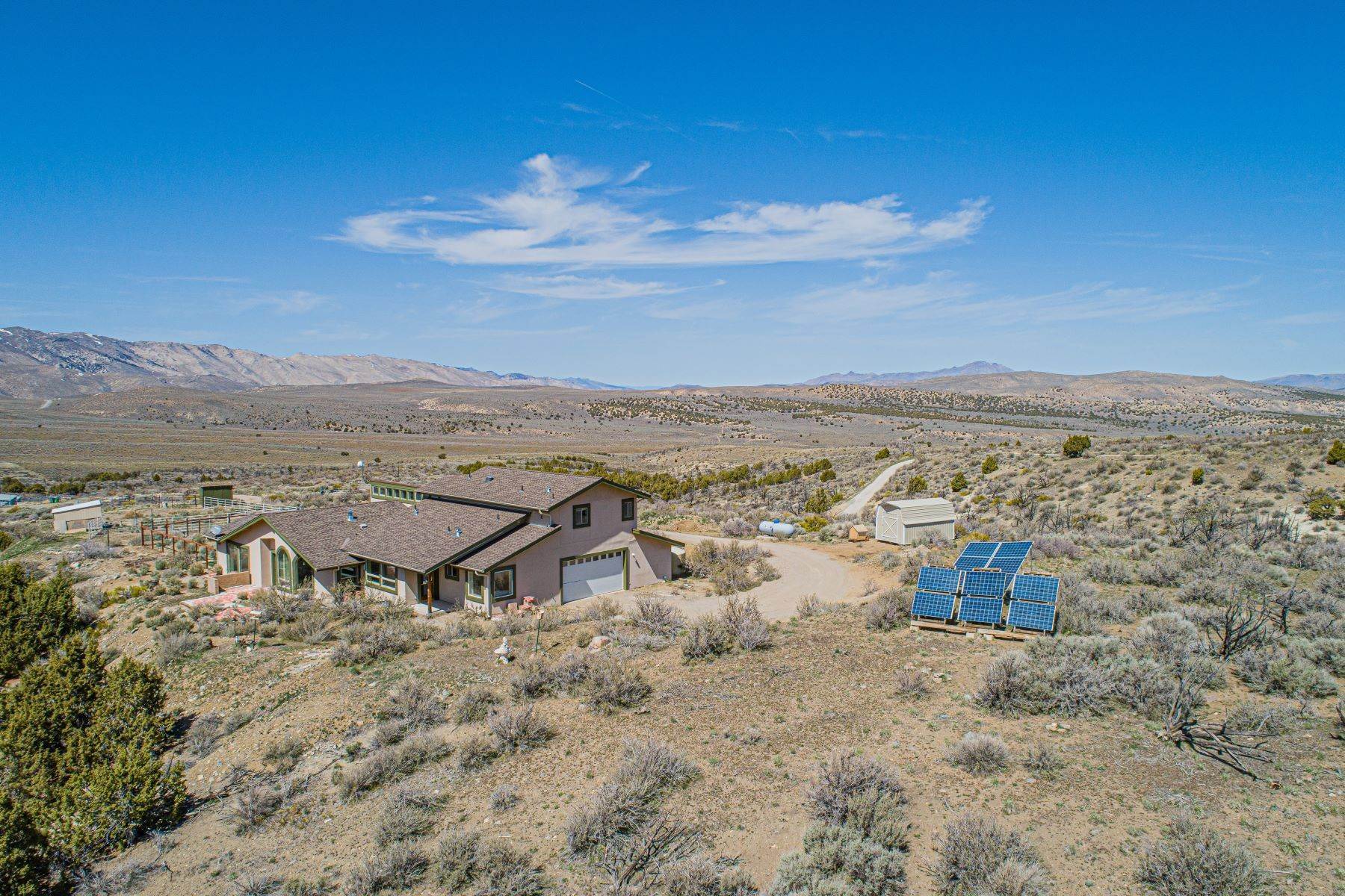 29. Single Family Homes for Active at Tranquil Ten Acre Horse Property 1297 Deerlodge Rd Reno, Nevada 89508 United States