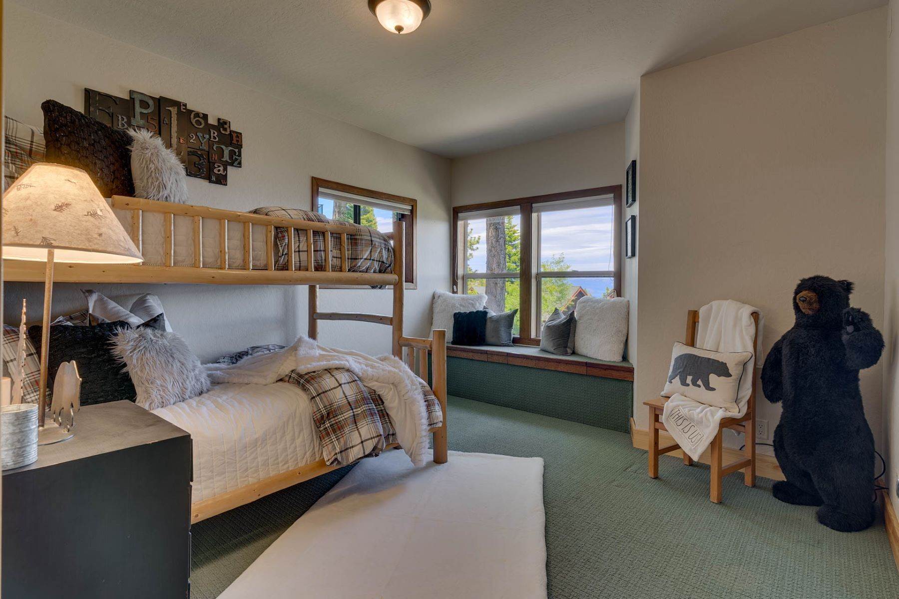 25. Single Family Homes for Active at The Tree House 1122 Clearview Court Tahoe City, California 96145 United States