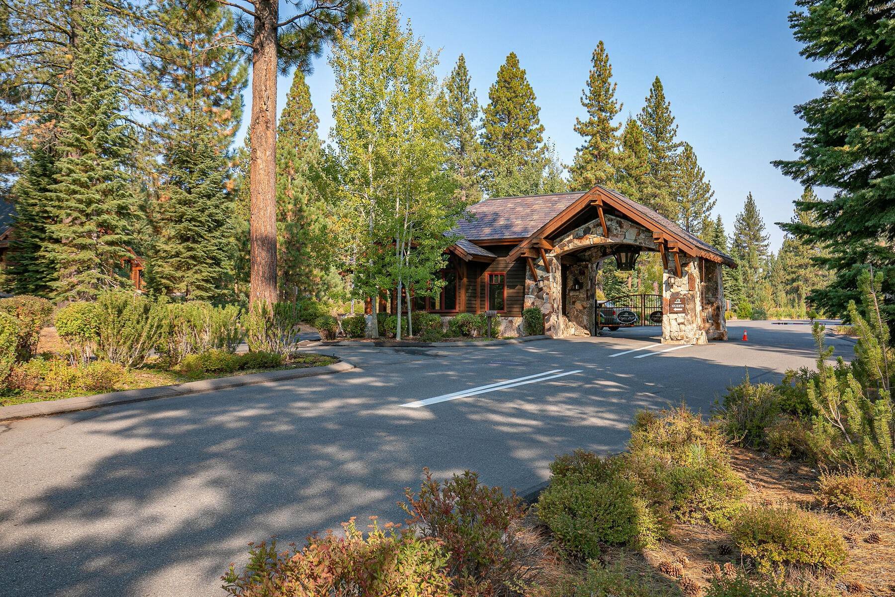 19. Land for Active at Build Your Dream Home 9274 Brae Rd Truckee, California 96161 United States