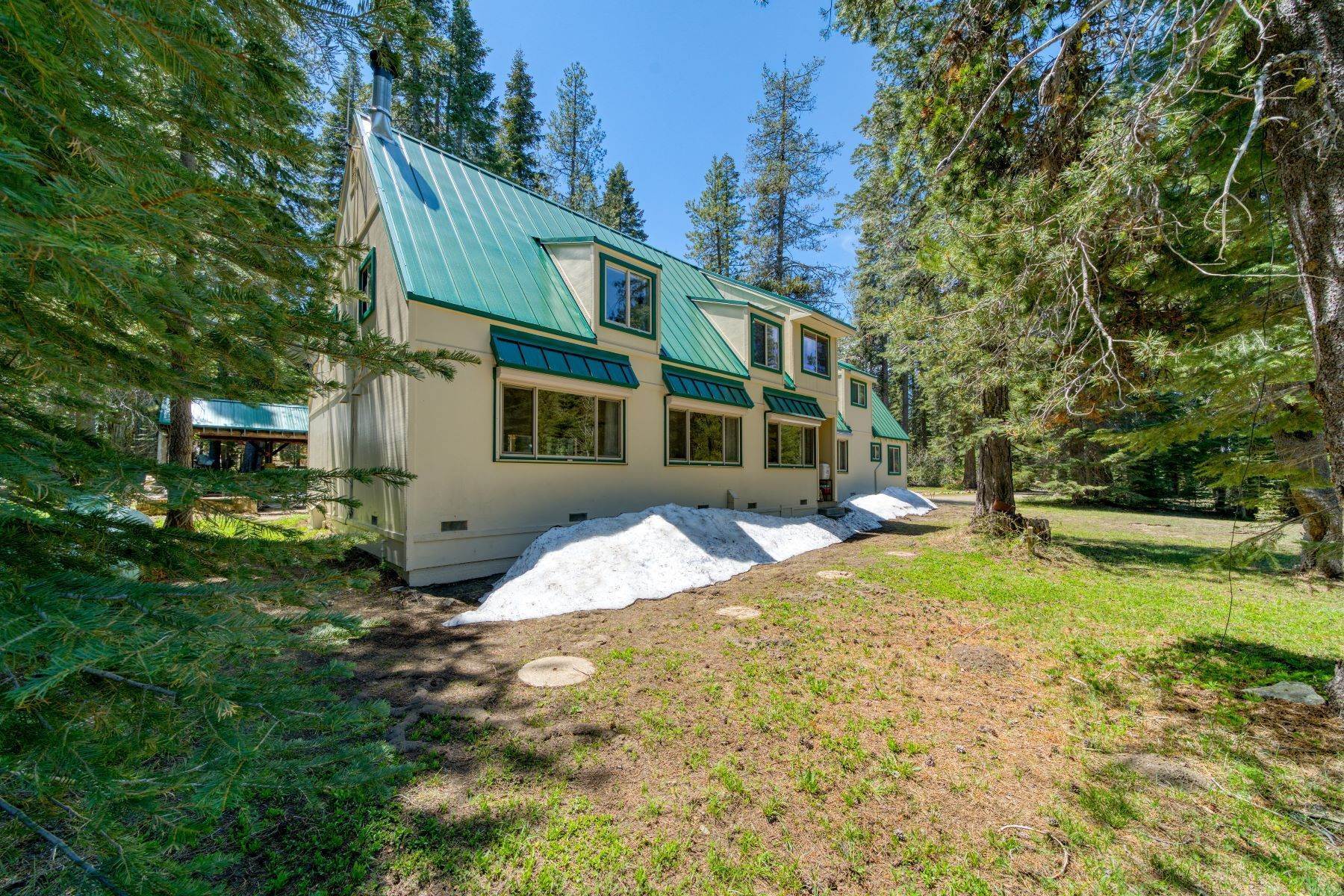 Single Family Homes 为 销售 在 10.84 Acres - Bucks Lake Estate 809 Countryman Drive Bucks Lake, 加利福尼亚州 95971 美国