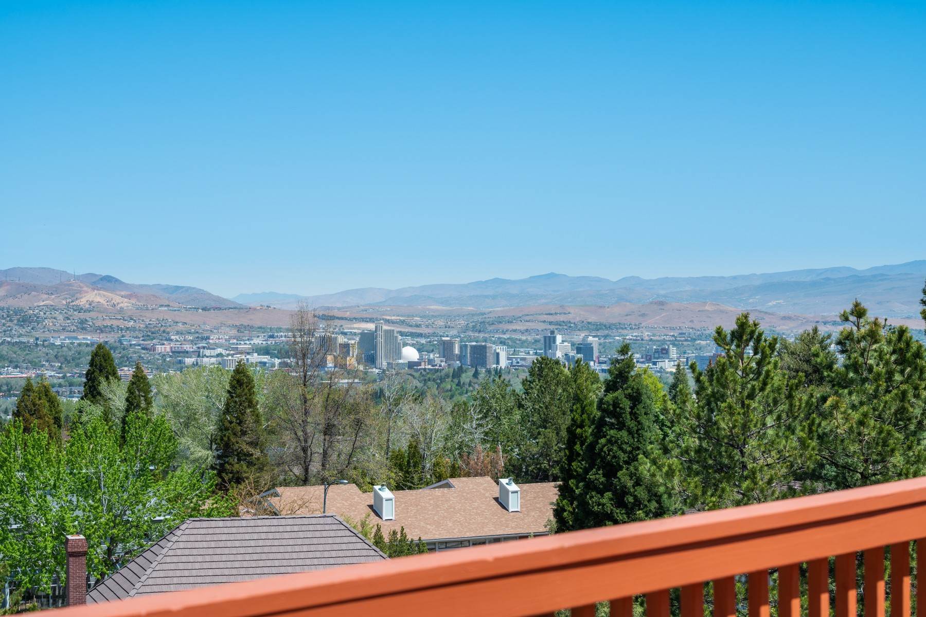 19. Single Family Homes for Active at Captivating City Views Await 3790 Cashill Blvd Reno, Nevada 89509 United States
