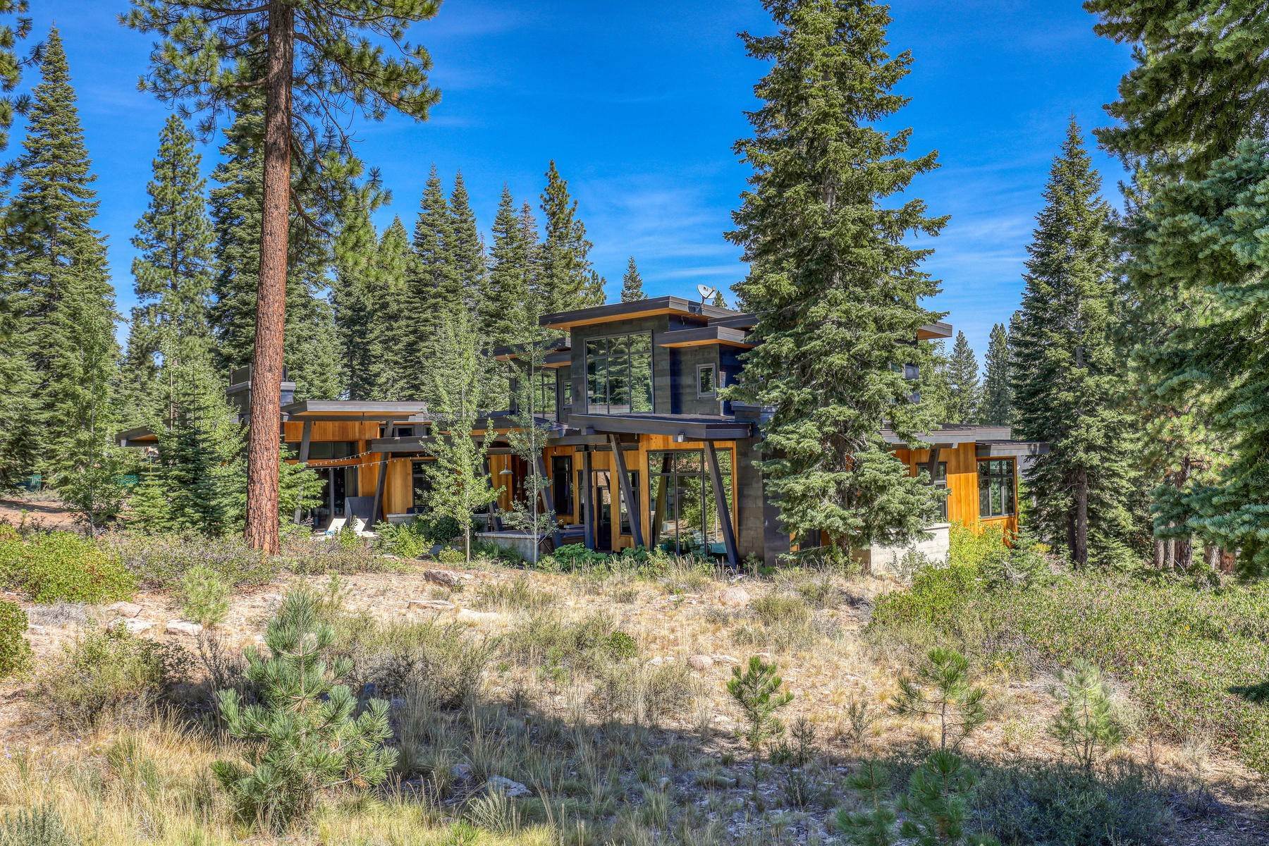 47. Single Family Homes for Active at Contemporary Martis Camp Home 8440 Valhalla Drive Truckee, California 96161 United States