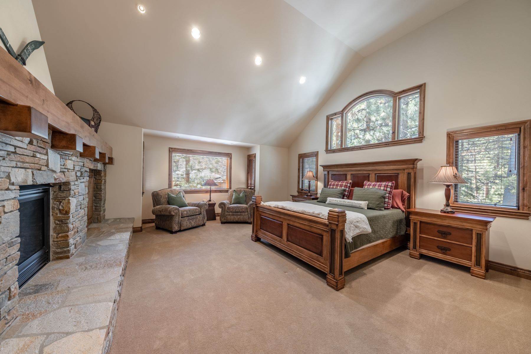 20. Single Family Homes for Active at Classic Tahoe Home 285 Glen Way Incline Village, Nevada 89451 United States