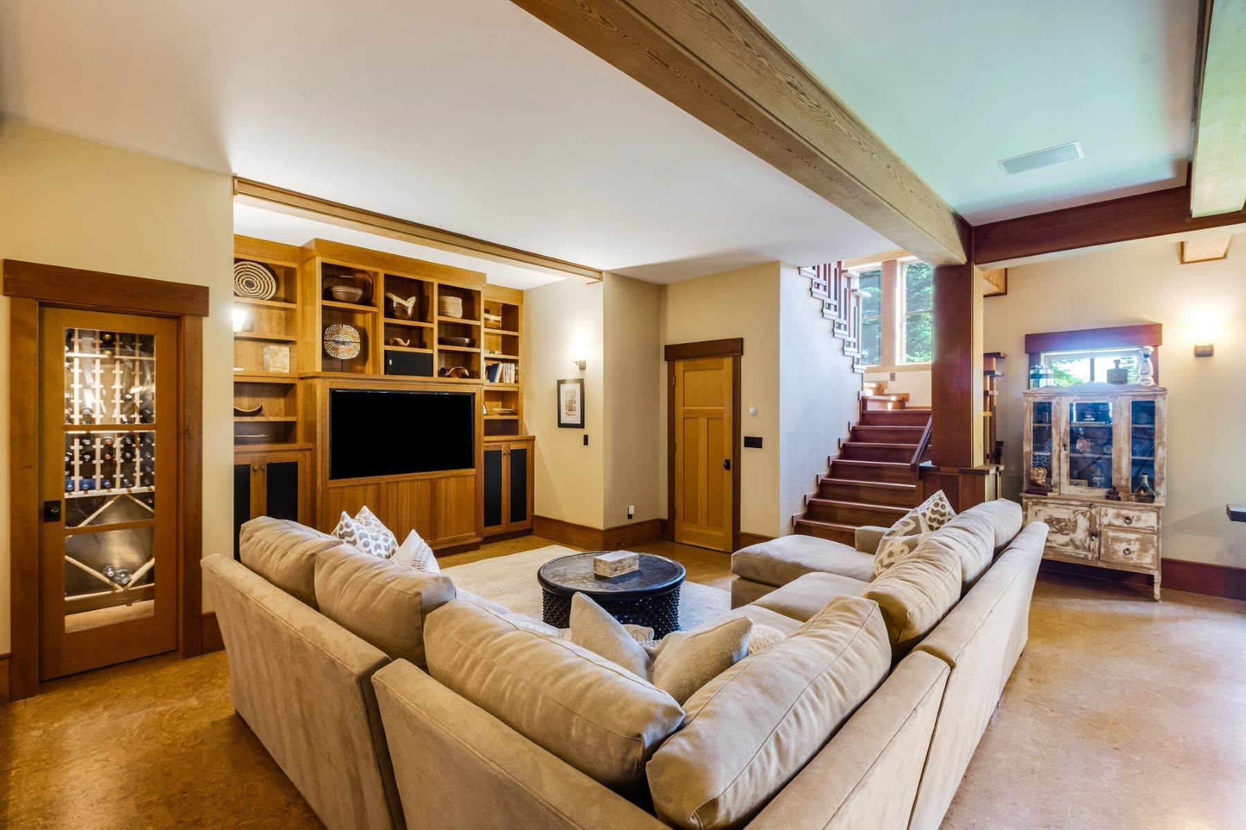 27. Single Family Homes for Active at Tahoe Quarterly Mountain Home Award Winner 2221 Silver Fox Court Truckee, California 96161 United States