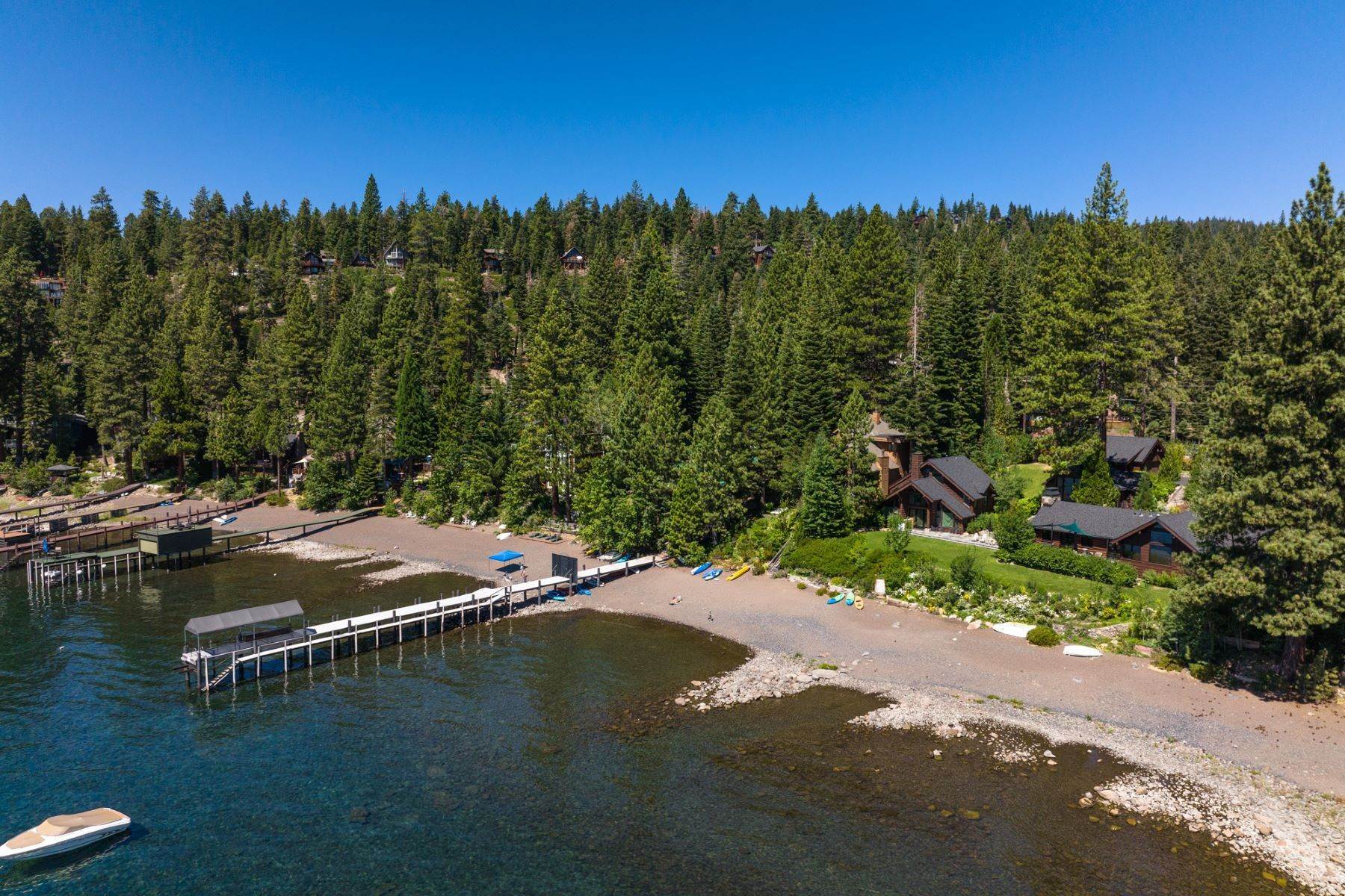 49. Single Family Homes for Active at Stunning North Lake Tahoe Chalet 4150 Robert Avenue Carnelian Bay, California 96140 United States