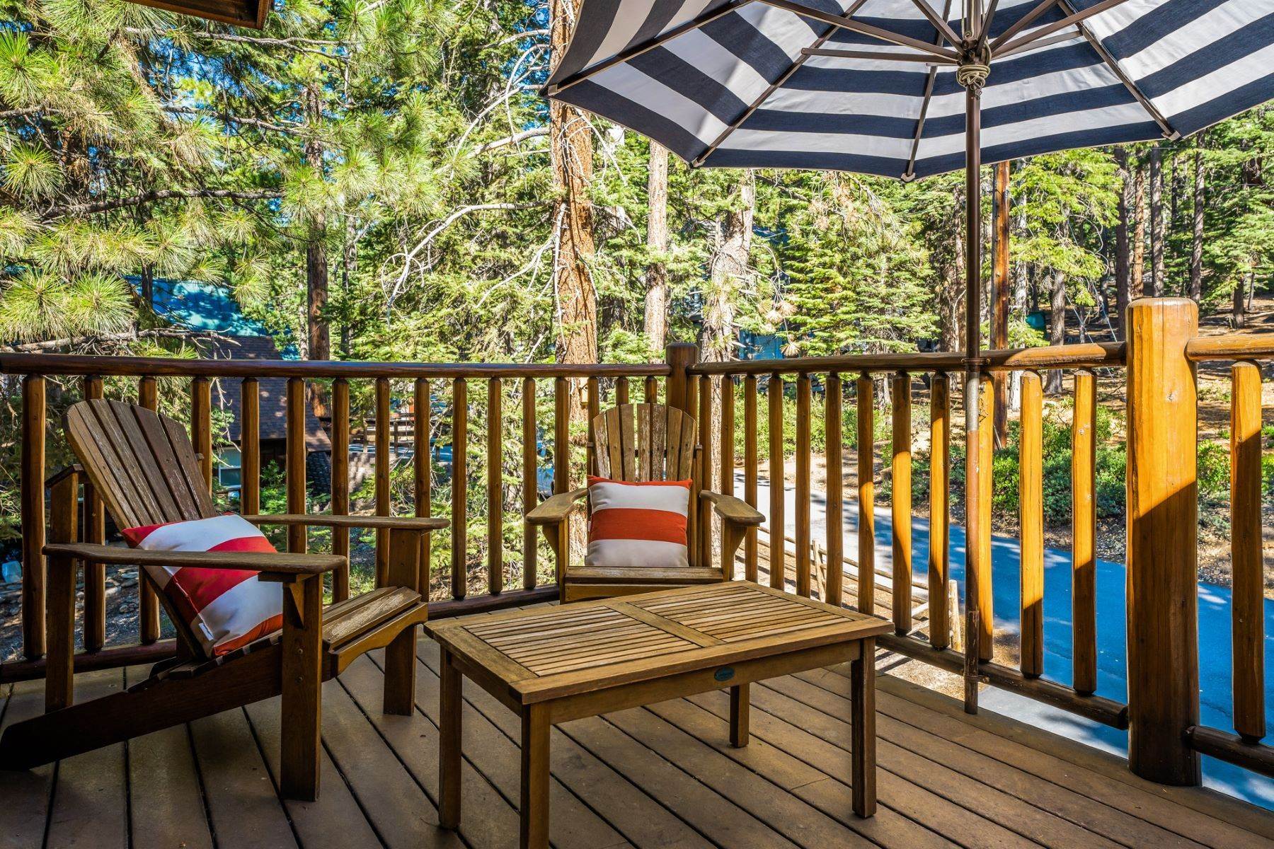 4. Single Family Homes for Active at Stunning North Lake Tahoe Chalet 4150 Robert Avenue Carnelian Bay, California 96140 United States
