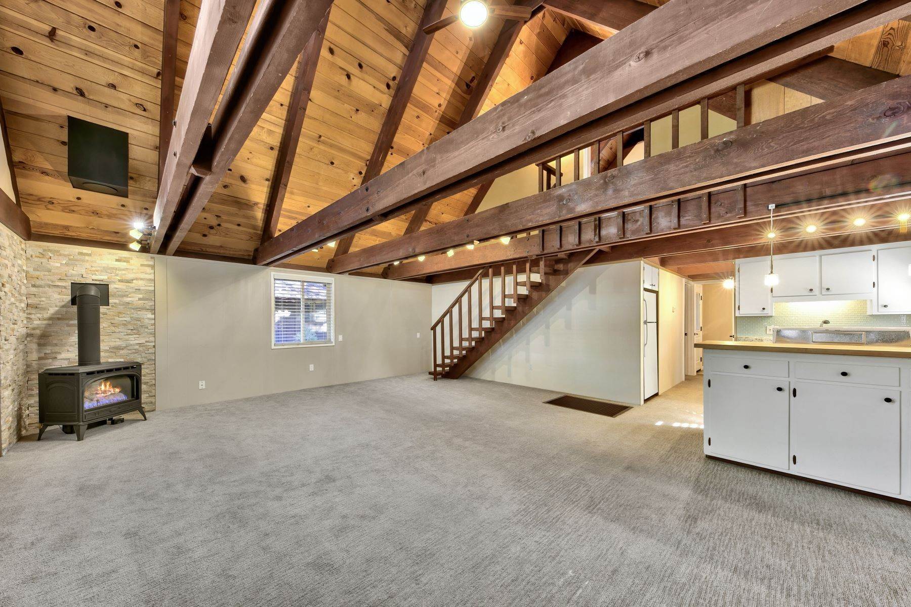 2. Single Family Homes for Active at Lake Tahoe Chalet 599 Crest Ln. #56 Incline Village, Nevada 89451 United States
