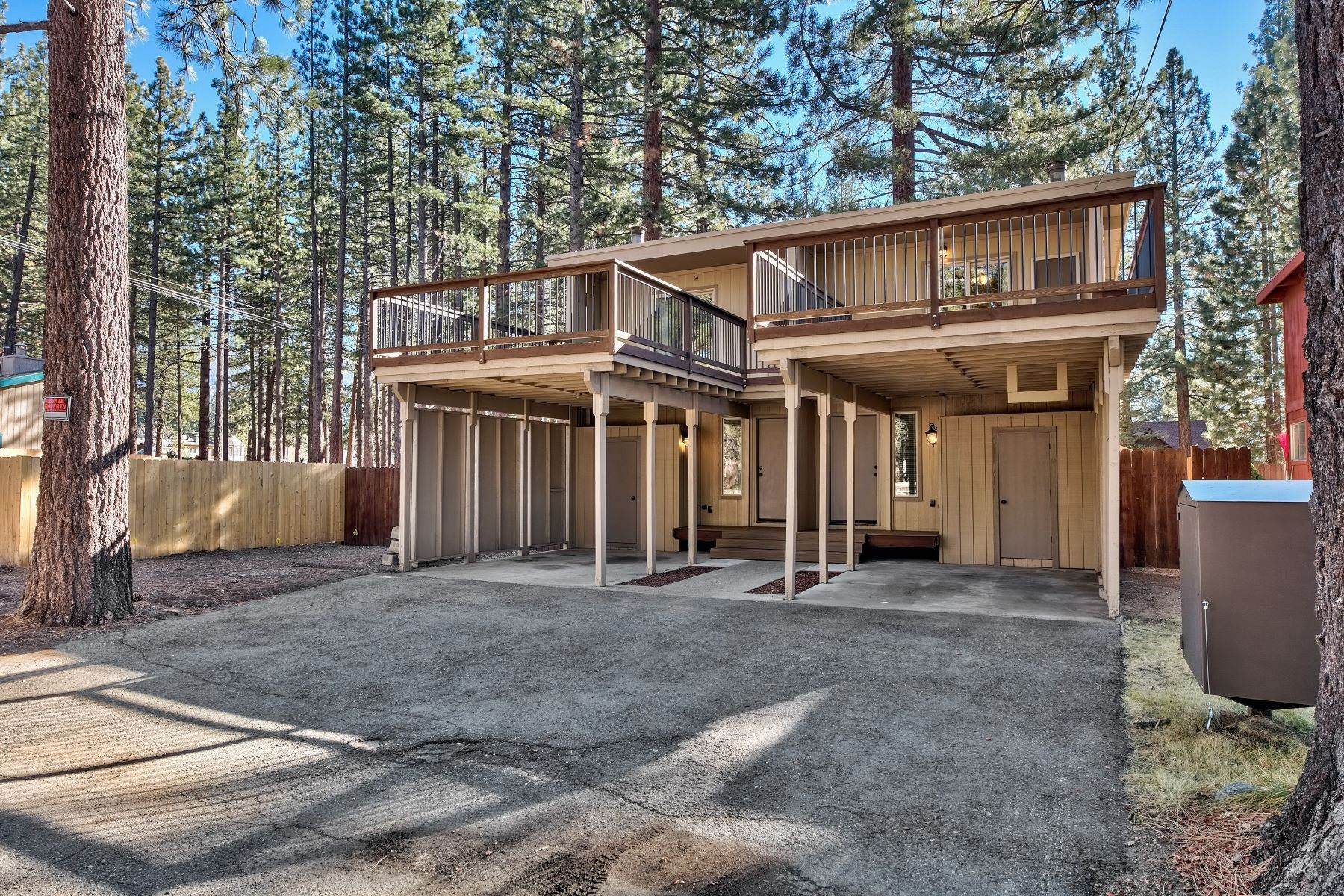 Multi-Family Homes por un Venta en Beautifully Remodeled Duplex 2424 Ponderosa St South Lake Tahoe, California 96150 Estados Unidos