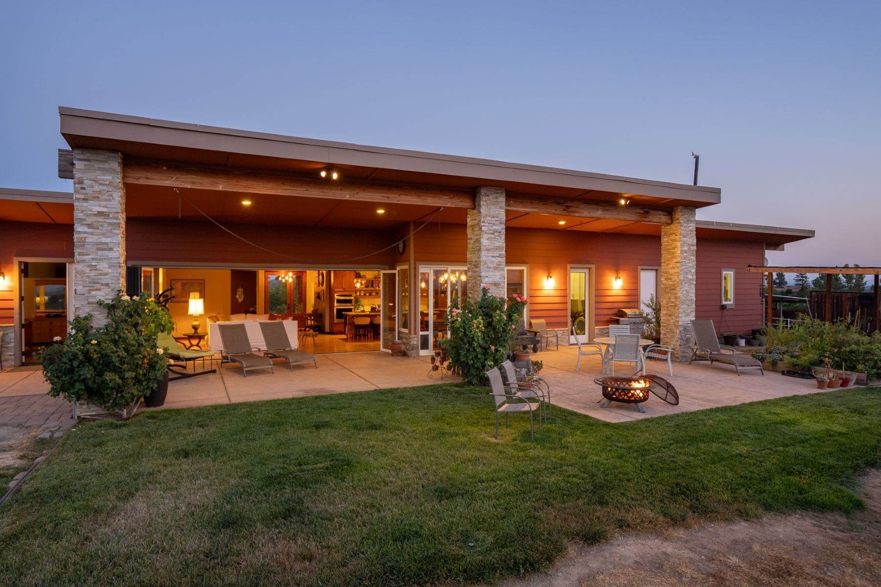 7. Single Family Homes 为 销售 在 6355 Cerros Pioneros Way 圣米格尔, 加利福尼亚州 93451 美国