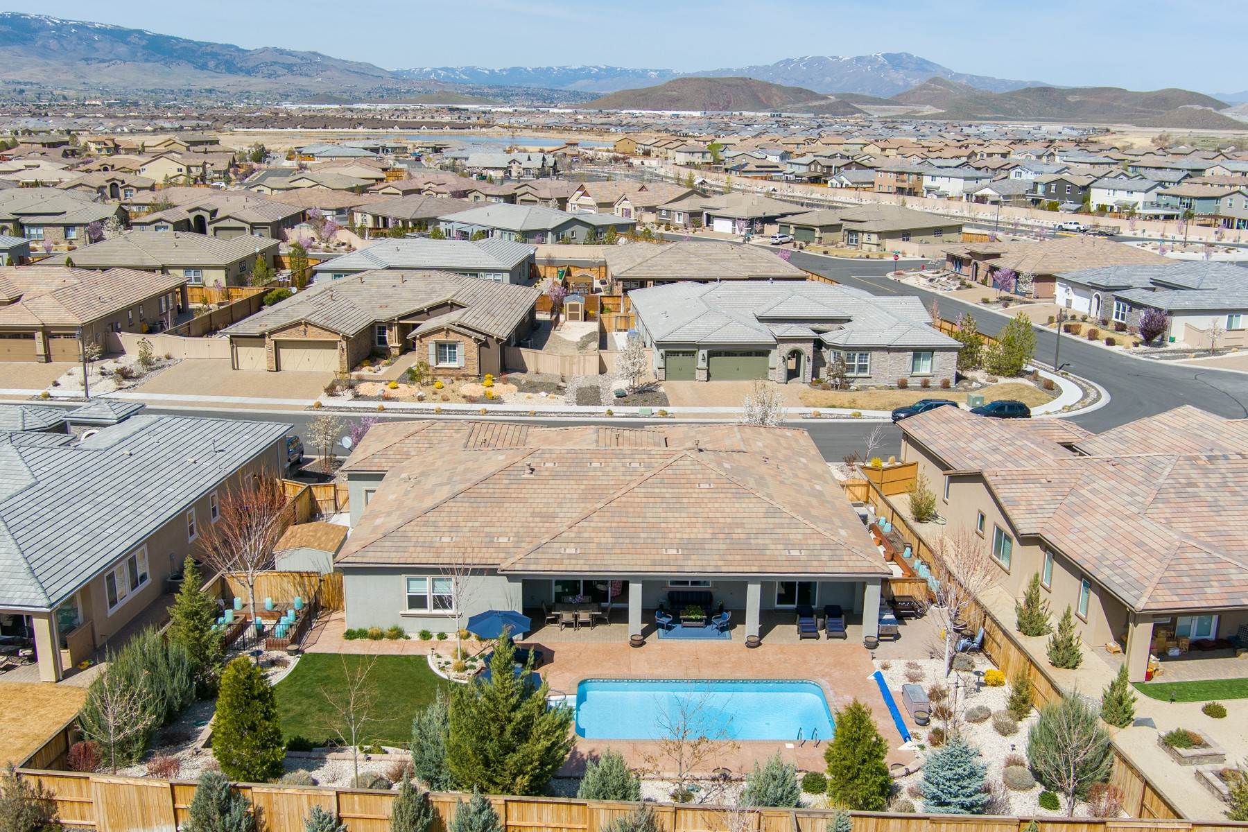 27. Single Family Homes for Active at Poolside Entertainers' Single Story 9820 Gainsborough Lane Reno, Nevada 89521 United States