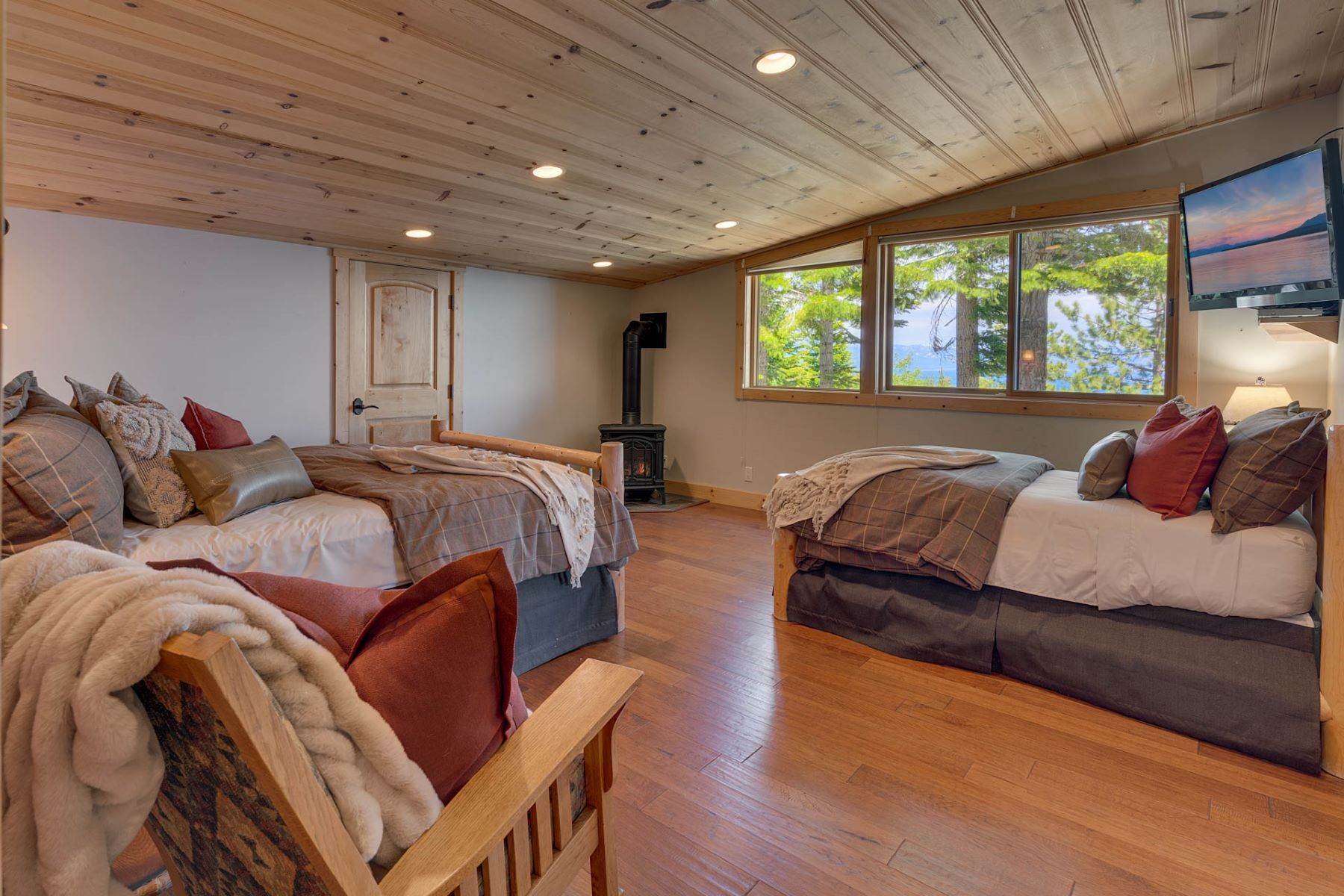 22. Single Family Homes for Active at The Tree House 1122 Clearview Court Tahoe City, California 96145 United States