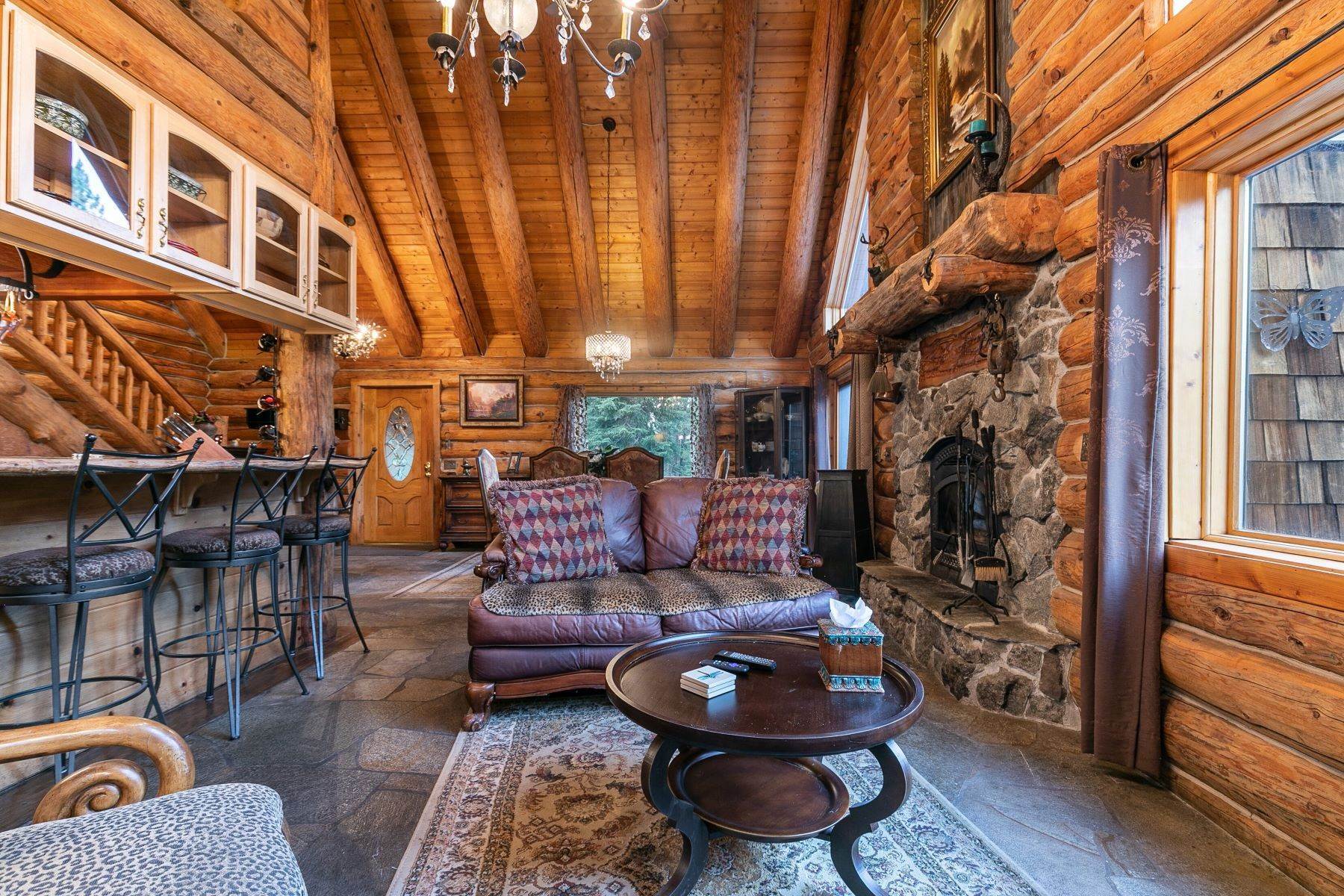 9. Single Family Homes for Active at Custom Log home on 2.2 Acres 8675 River Road Truckee, California 96161 United States