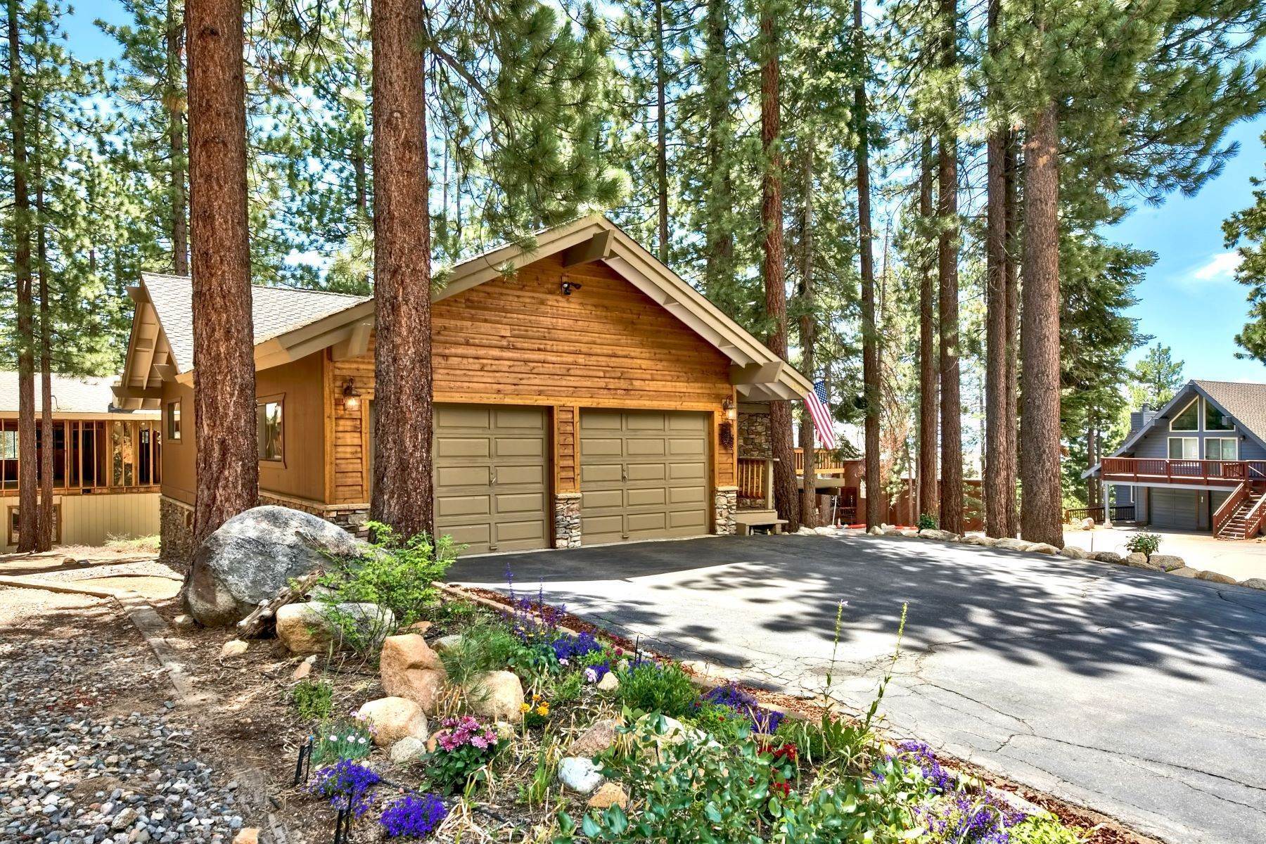 30. Single Family Homes for Active at Classically Designed Mountain Living 979 Galaxy Way Incline Village, Nevada 89451 United States