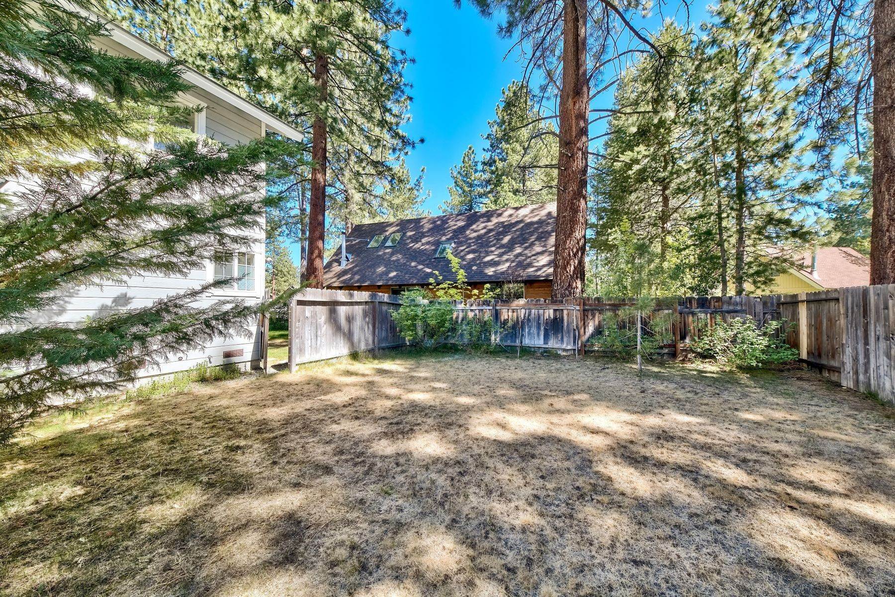 20. Single Family Homes for Active at Centrally located 2961 Pinewood Dr South Lake Tahoe, California 96150 United States