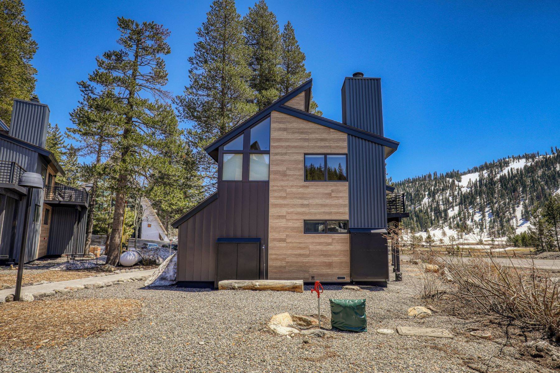 8. Townhouse for Active at Refurbished Condo Steps from Palisades Tahoe Villages and Ski Lifts 1560 Olympic Valley Rd, #3 Olympic Valley, California 96146 United States
