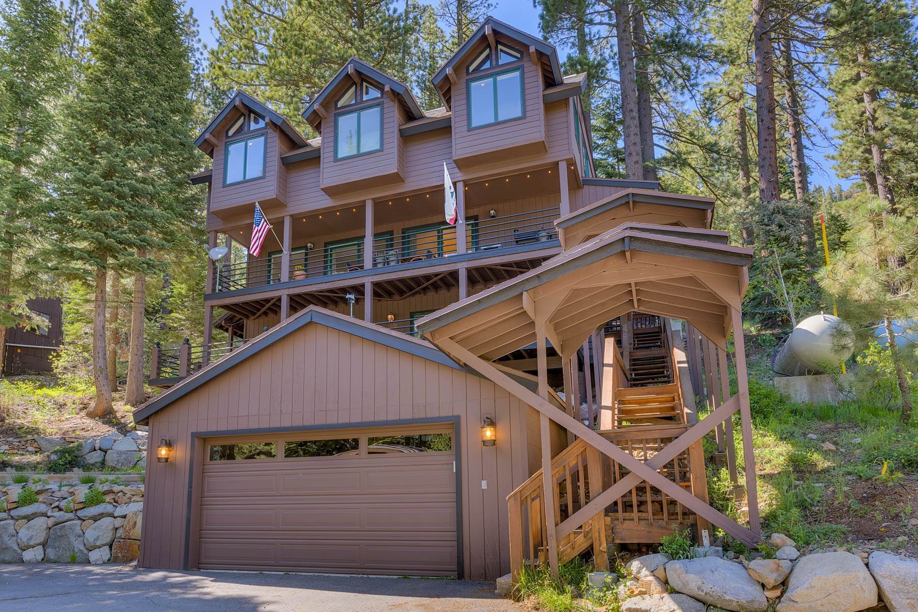 32. Single Family Homes for Active at Mountain Modern Escape 1482 Sandy Way Olympic Valley, California 96146 United States