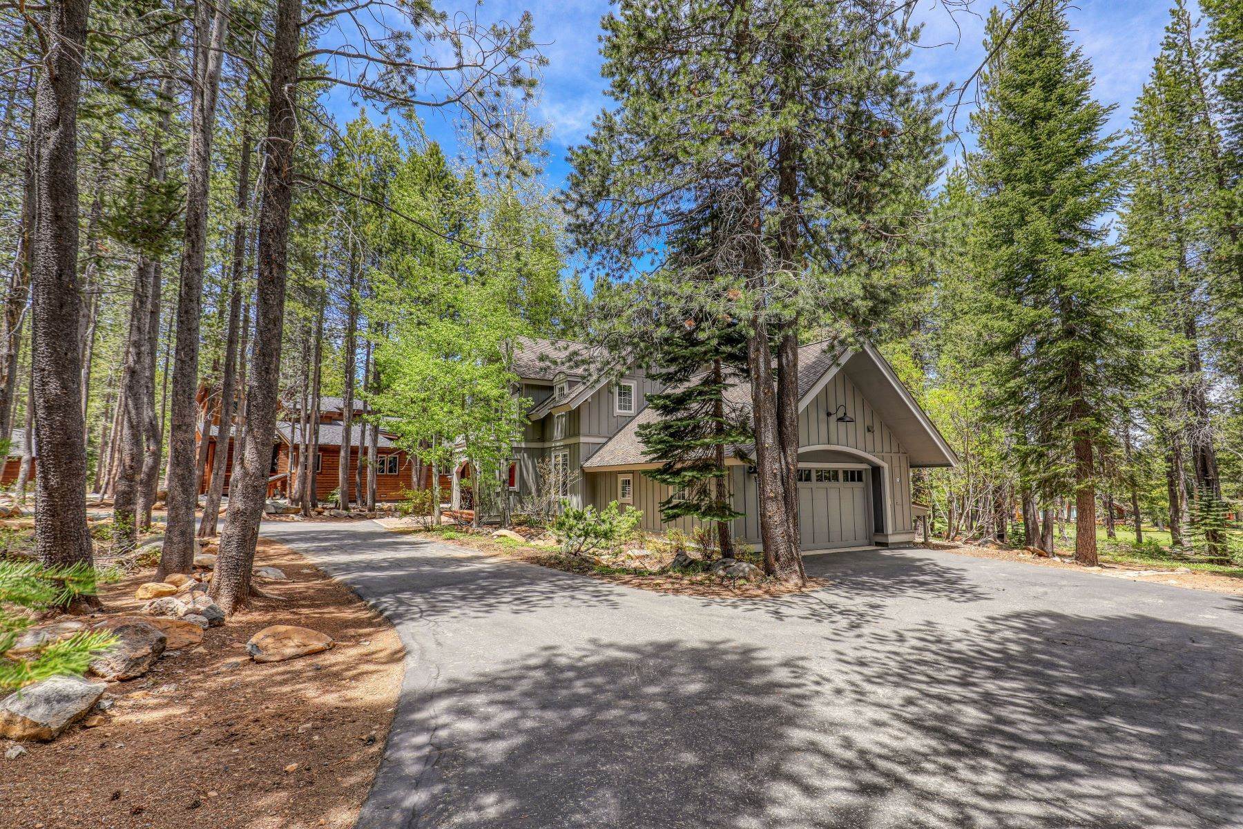 3. Single Family Homes for Active at Beautiful Tahoe Donner Home with Golf Course Views 14598 Davos Dr Truckee, California 96161 United States