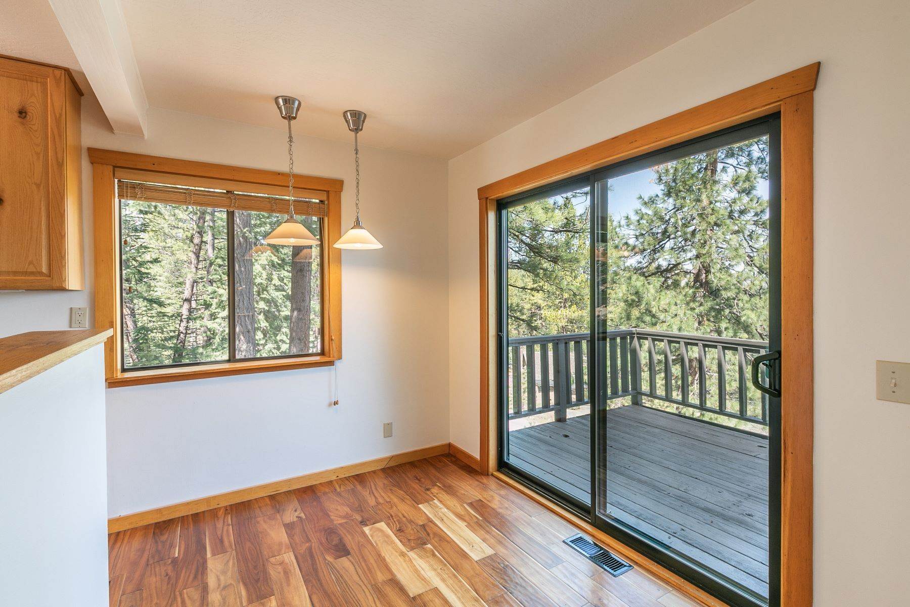 28. Single Family Homes for Active at Great Views and Value in Glenshire 15587 Donnington Lane Truckee, California 96161 United States