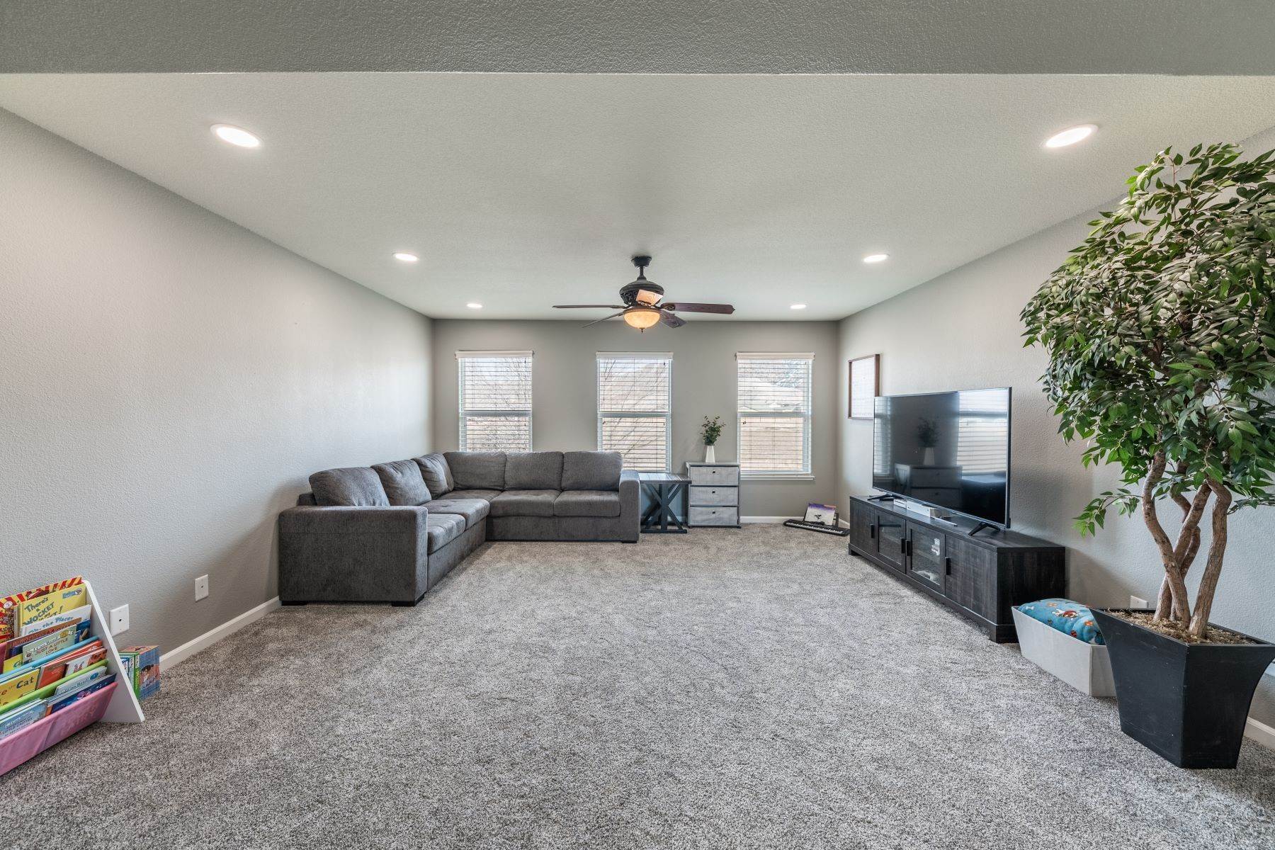 41. Single Family Homes for Active at Beautifully updated 11340 Parma Court Reno, Nevada 89521 United States