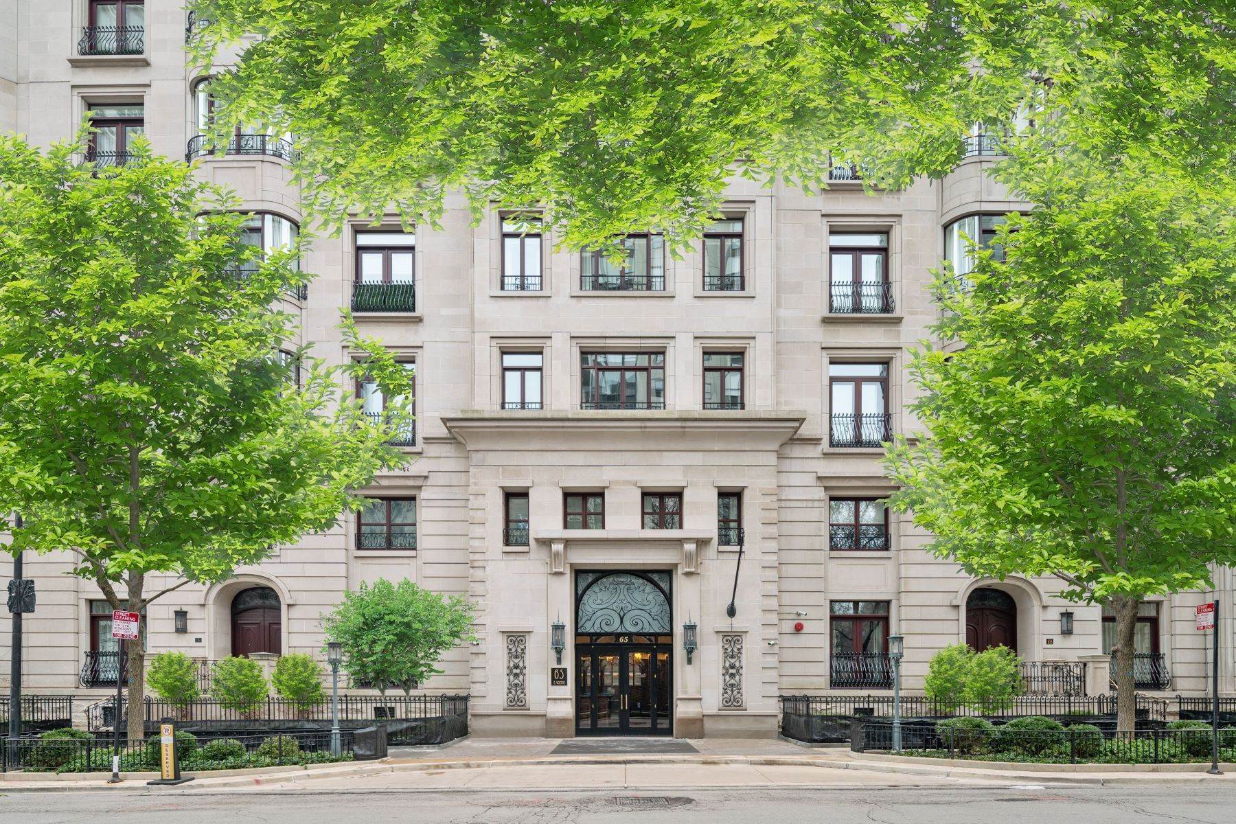 Condominiums por un Venta en Pinnacle of Elegance 65 E Goethe Street, Unit 3N Chicago, Illinois 60610 Estados Unidos