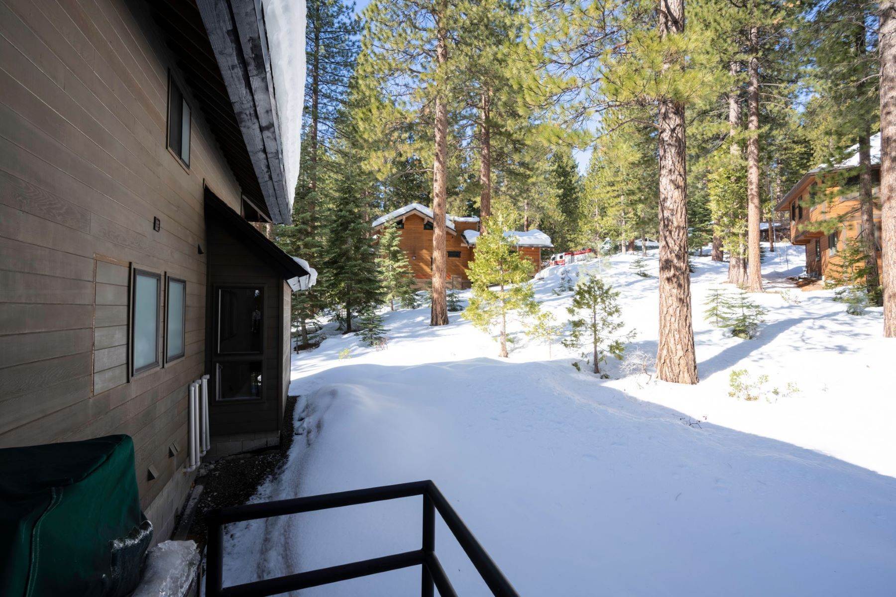 43. Single Family Homes for Active at Sophisticated Tahoe Hideaway 305 Second Creek Drive Incline Village, Nevada 89451 United States