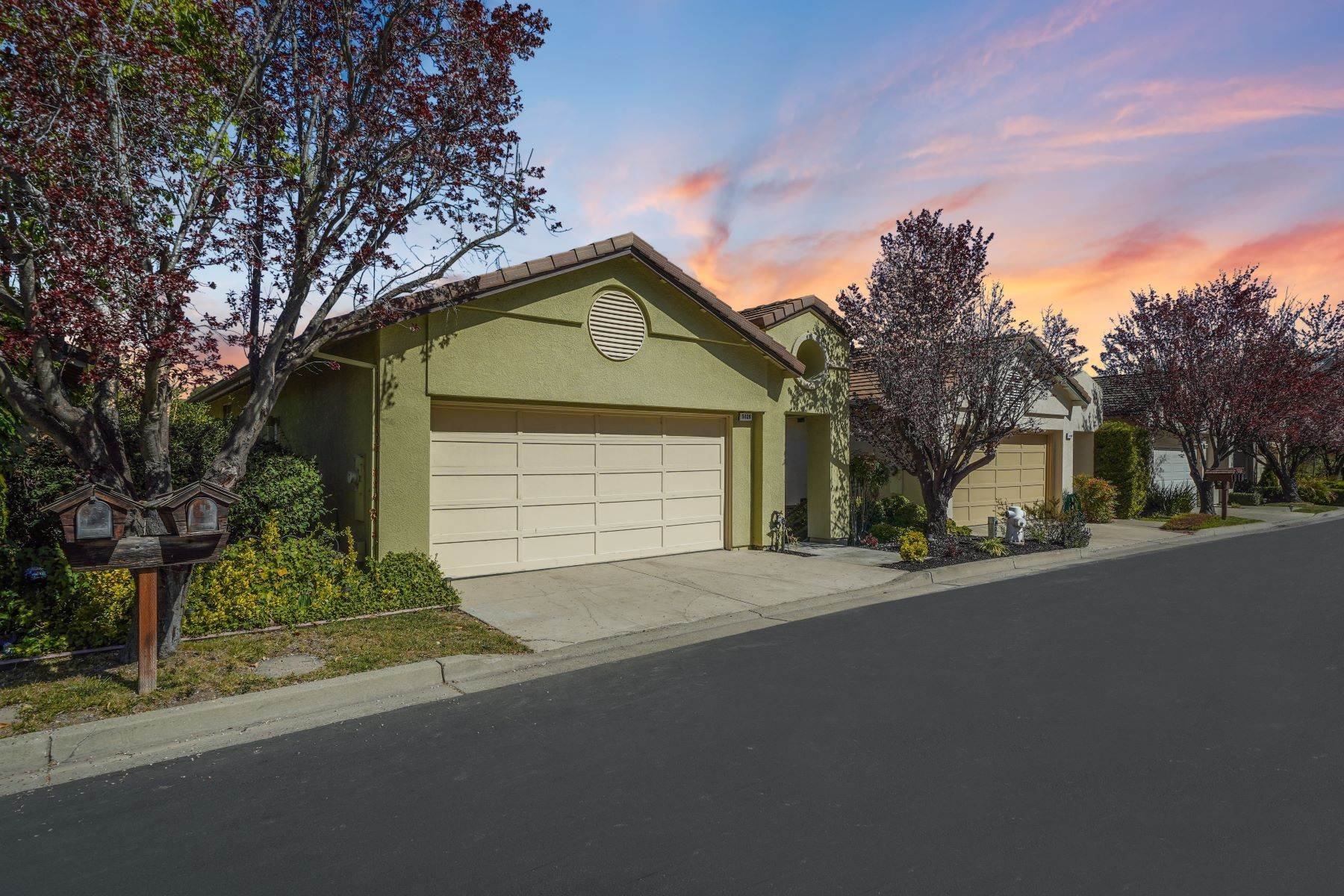 Single Family Homes for Active at Impressive Detached Lakefront Home 5128 East Lakeshore Drive San Ramon, California 94582 United States
