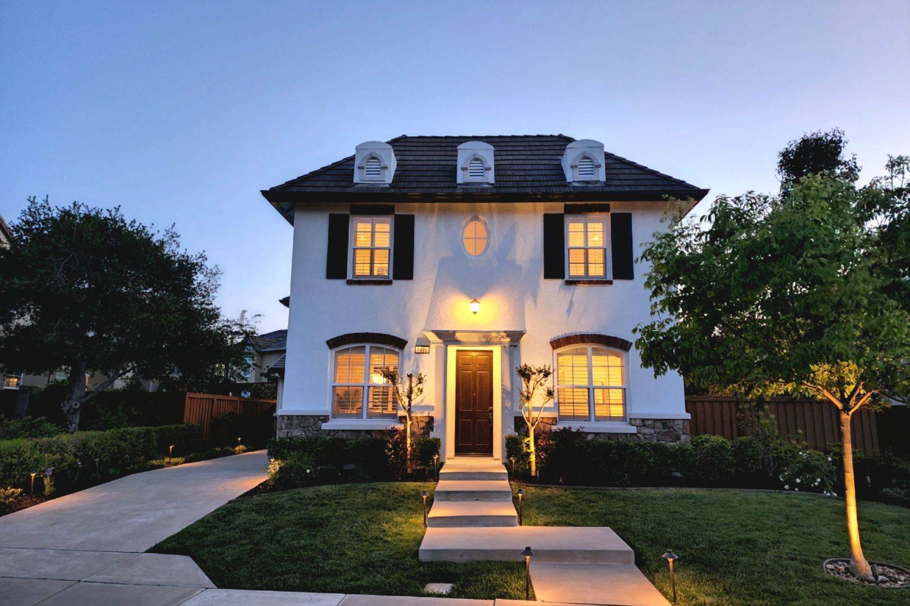 Single Family Homes 为 销售 在 1486 Menton Street, Danville, CA 94506 1486 Menton Street 丹维尔, 加利福尼亚州 94506 美国